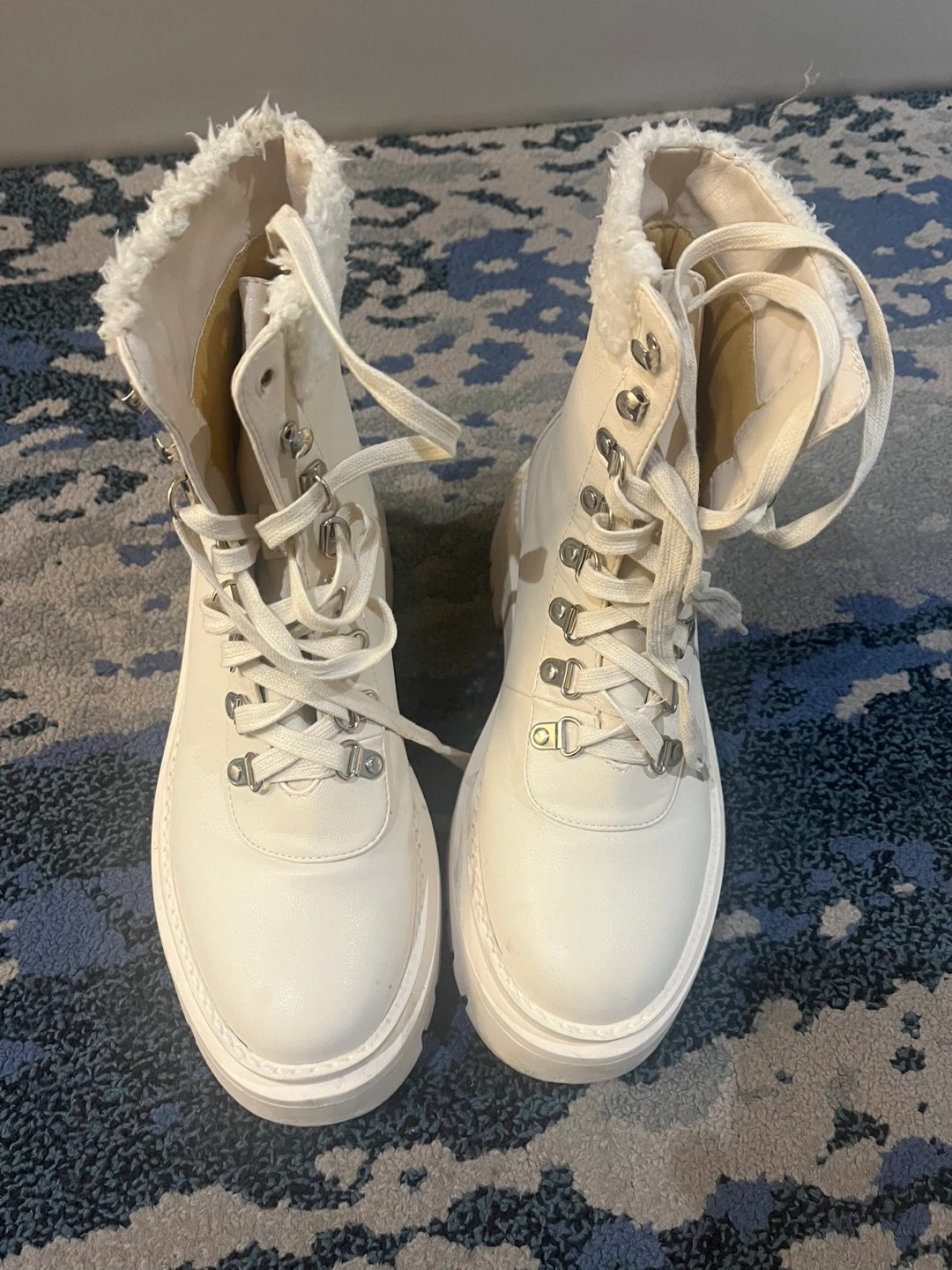 White Fur Lined Lace-Up Boots - photo 2