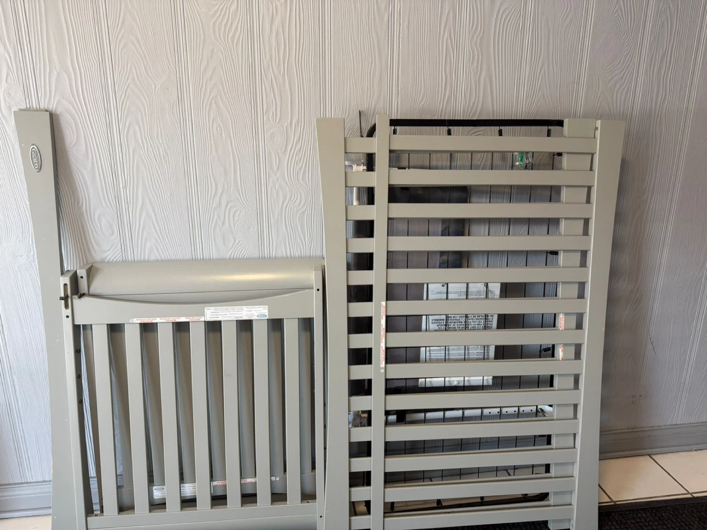 Graco Crib - Gray