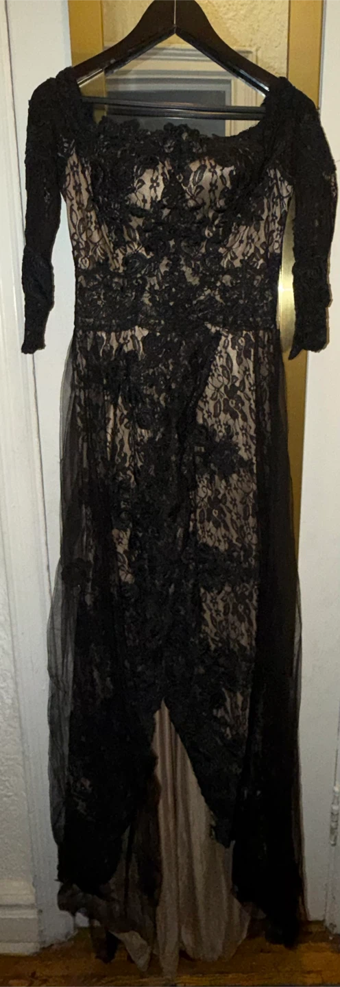 Women's Black Lace Off-the-Shoulder Gown