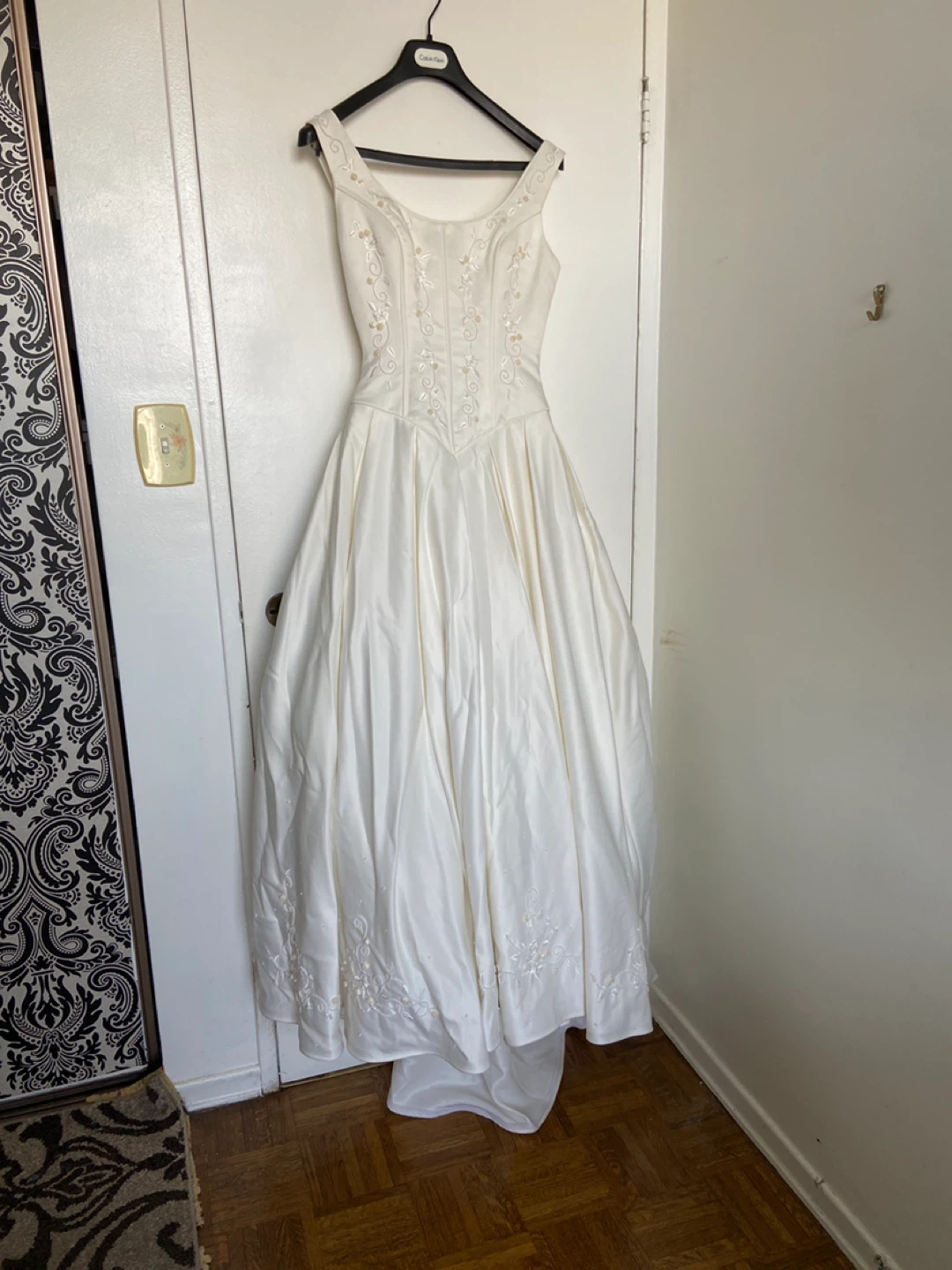 White Satin Wedding Dress with Floral Embroidery - photo 4