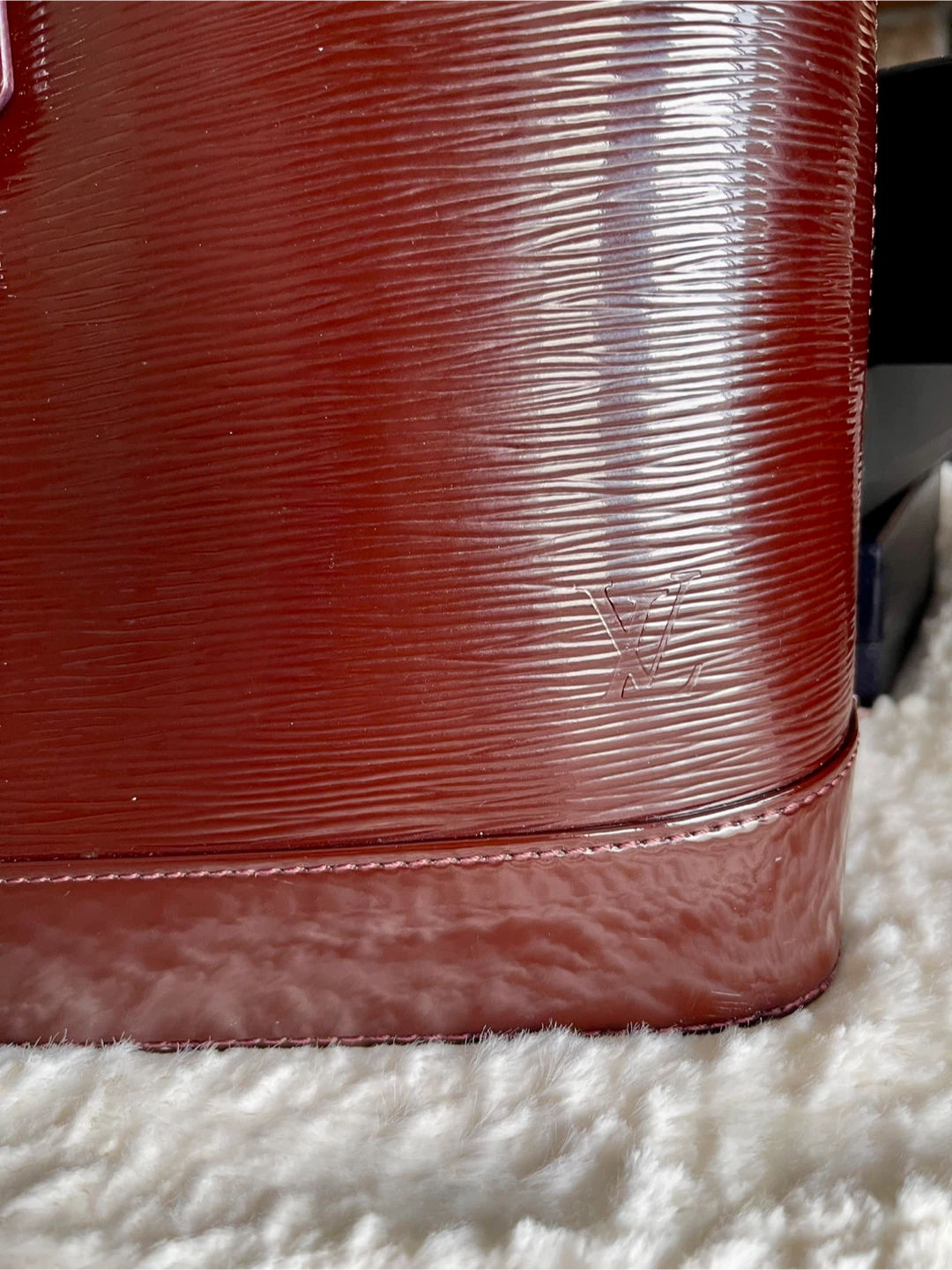 Louis Vuitton Epi Patent Leather Bag - photo 4