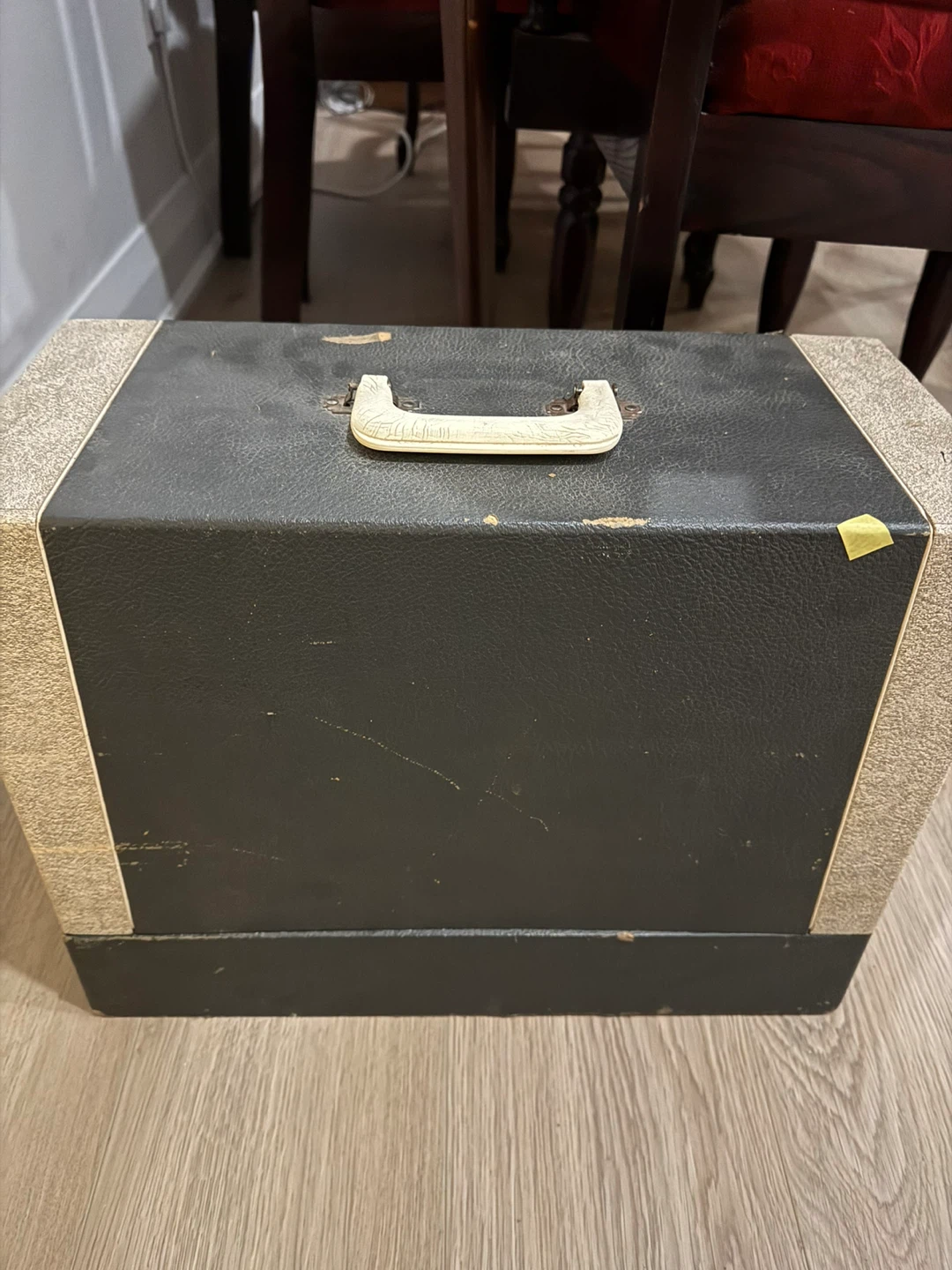 Vintage Singer Sewing Machine with Case - photo 5