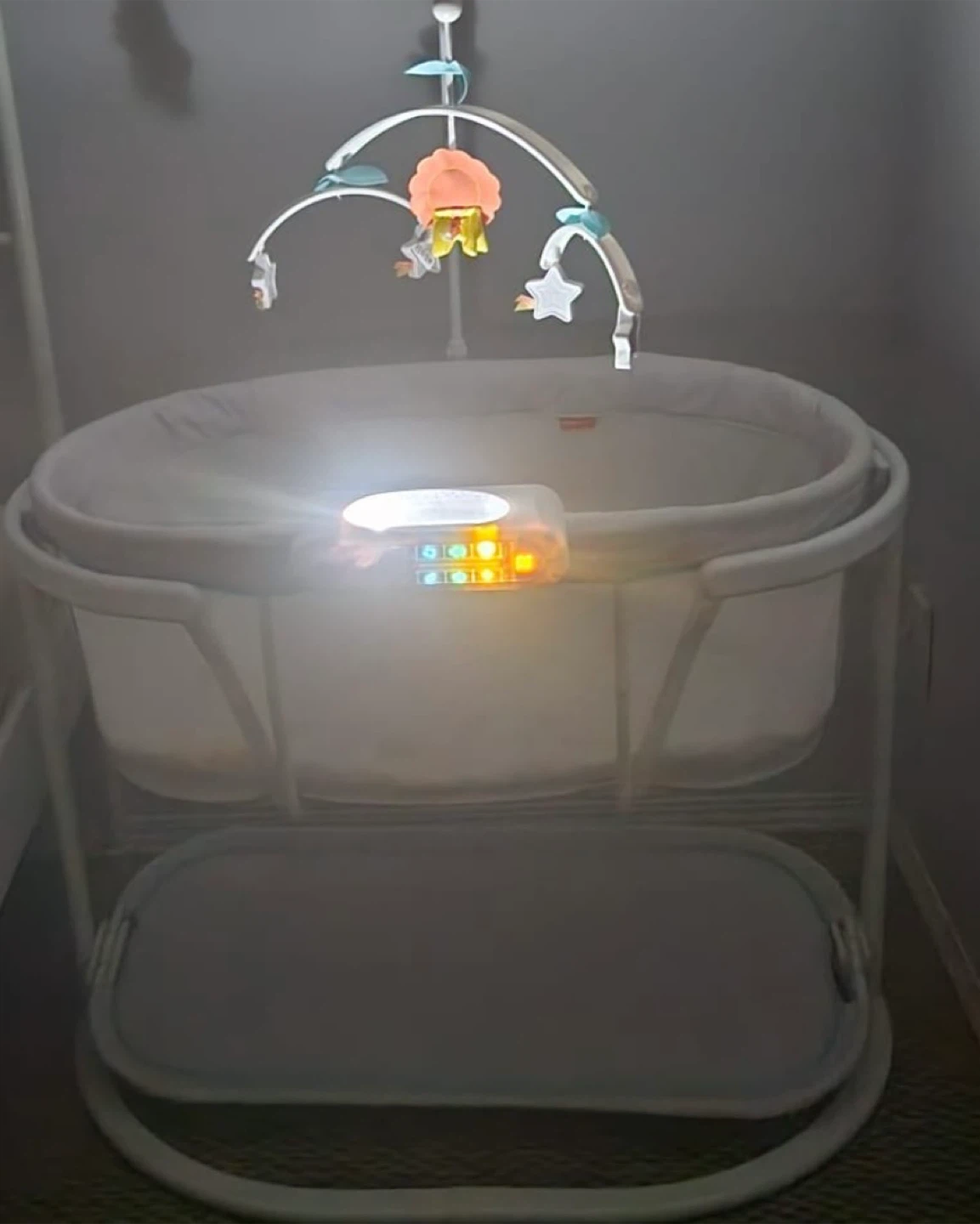 Fisher-Price Soothing Motions Bassinet - photo 3