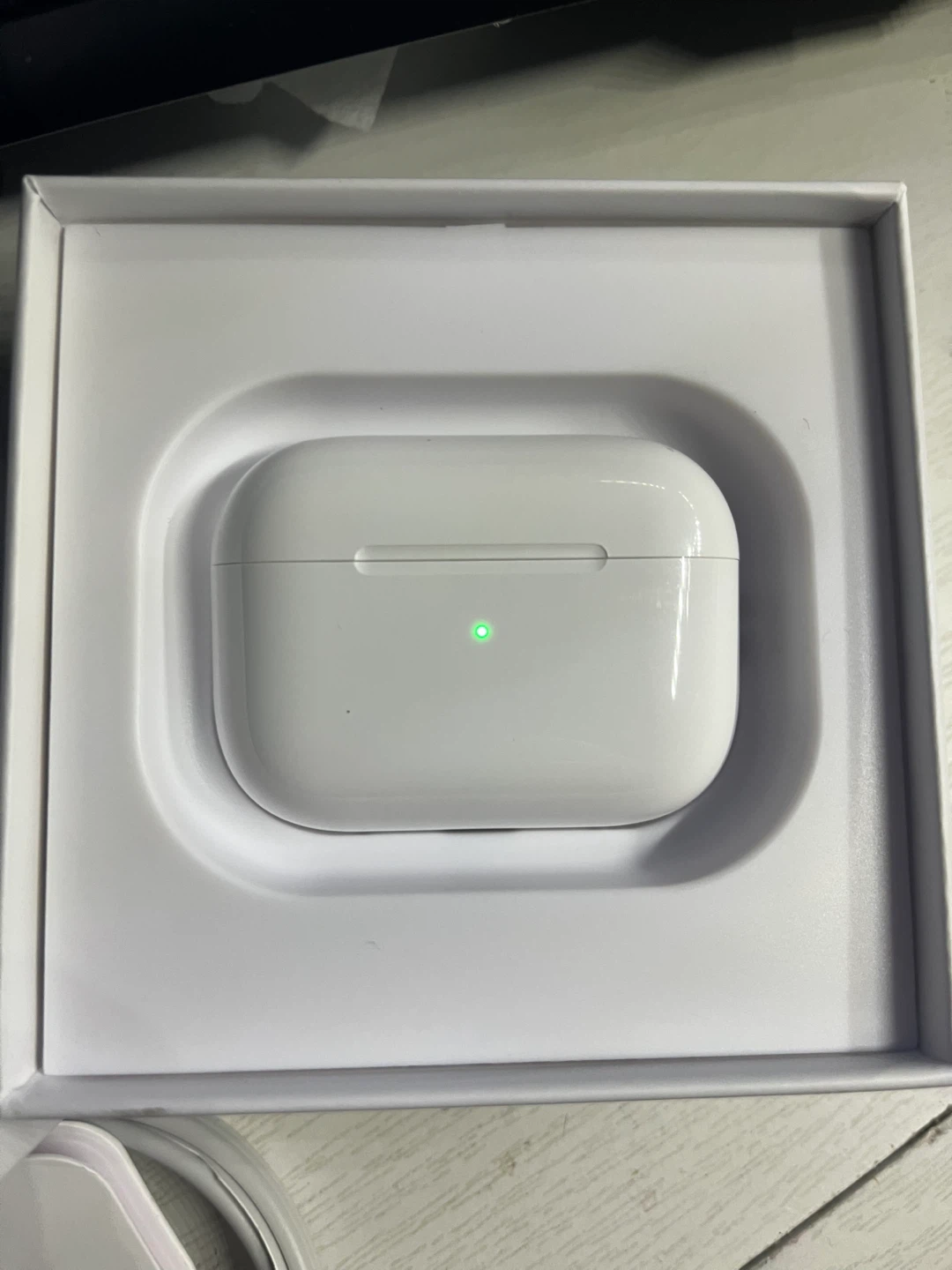 Apple AirPods Pro (2nd Generation) with Charging Case - photo 2