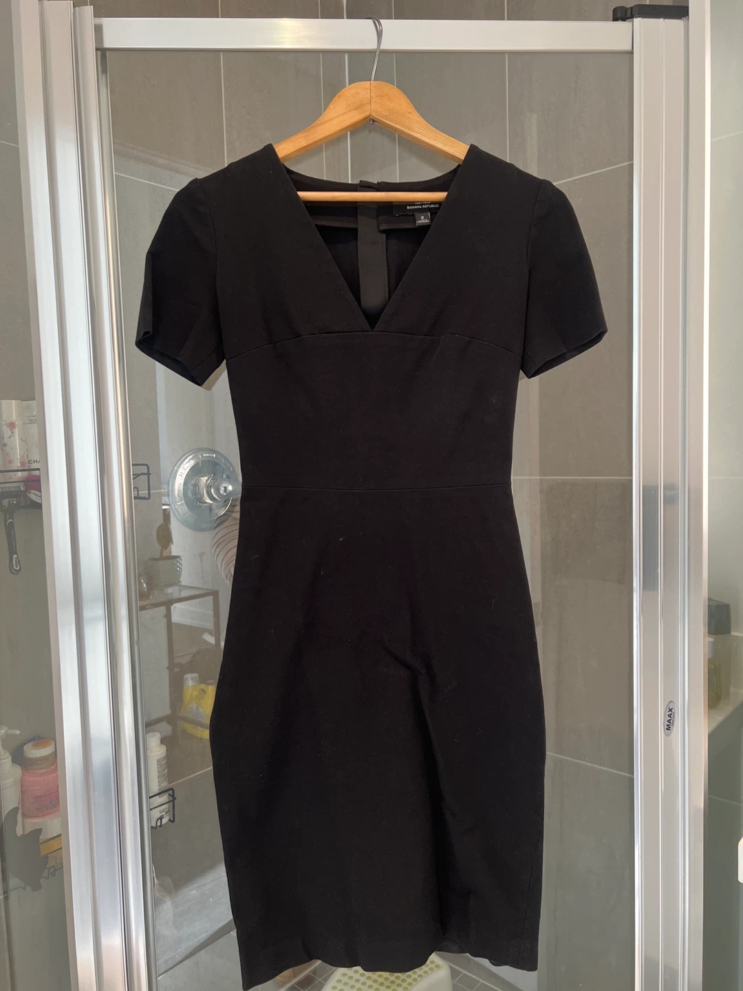 Banana Republic Black V-Neck Dress Size 2