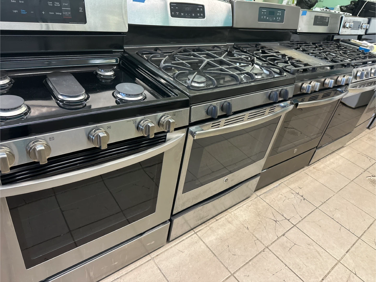 Appliances refrigerators GE Gas Range with Oven - photo 3