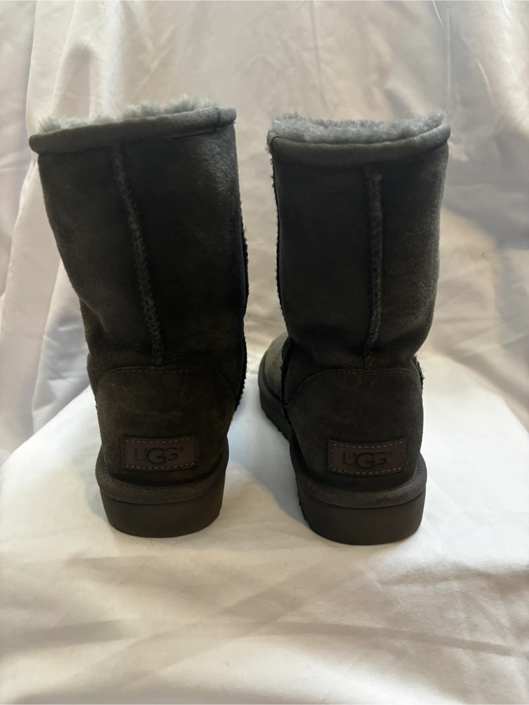 UGG Classic Short - Size 6 - photo 4