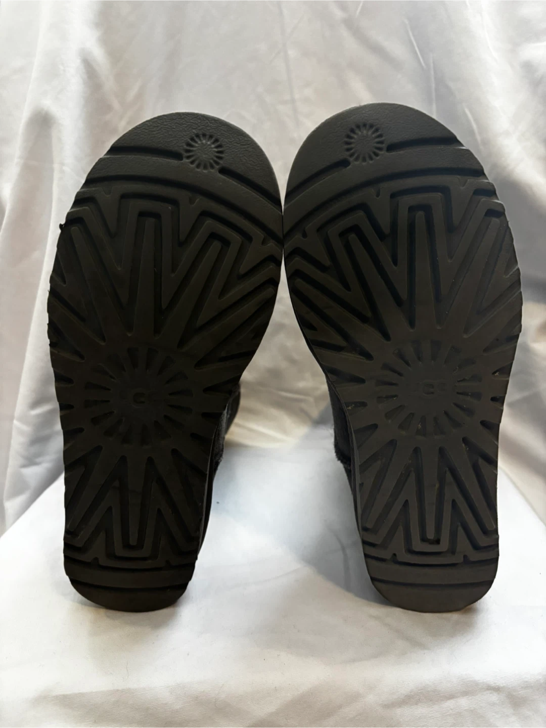 UGG Classic Short - Size 6 - photo 5