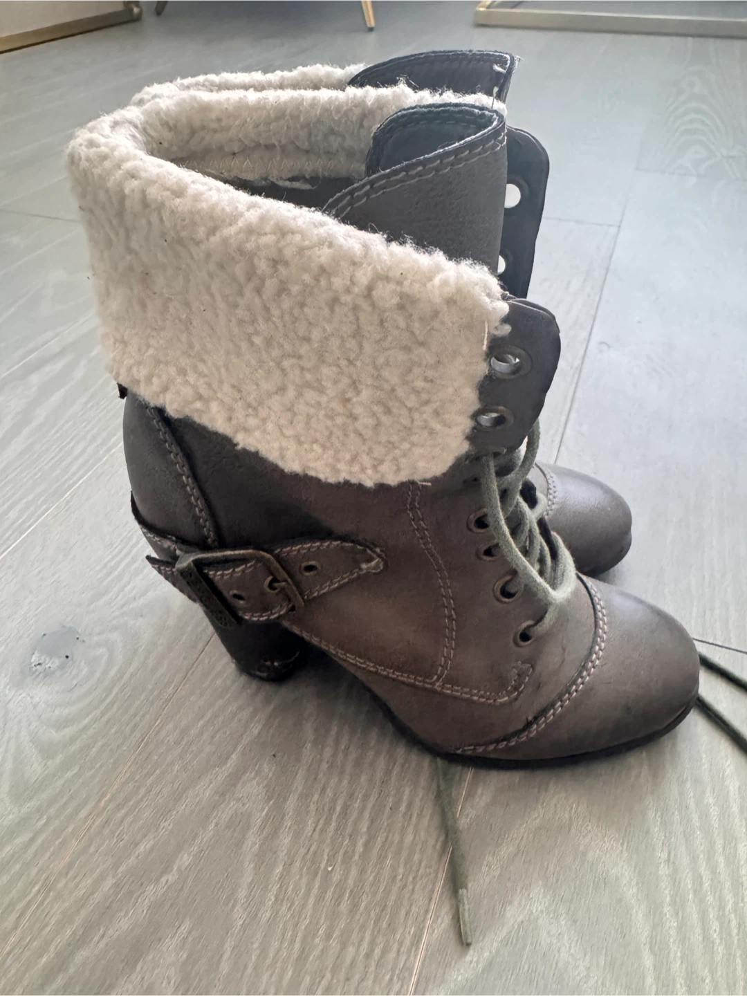 Guess Grey Faux Fur Lined Lace-Up Heeled Boots - photo 3