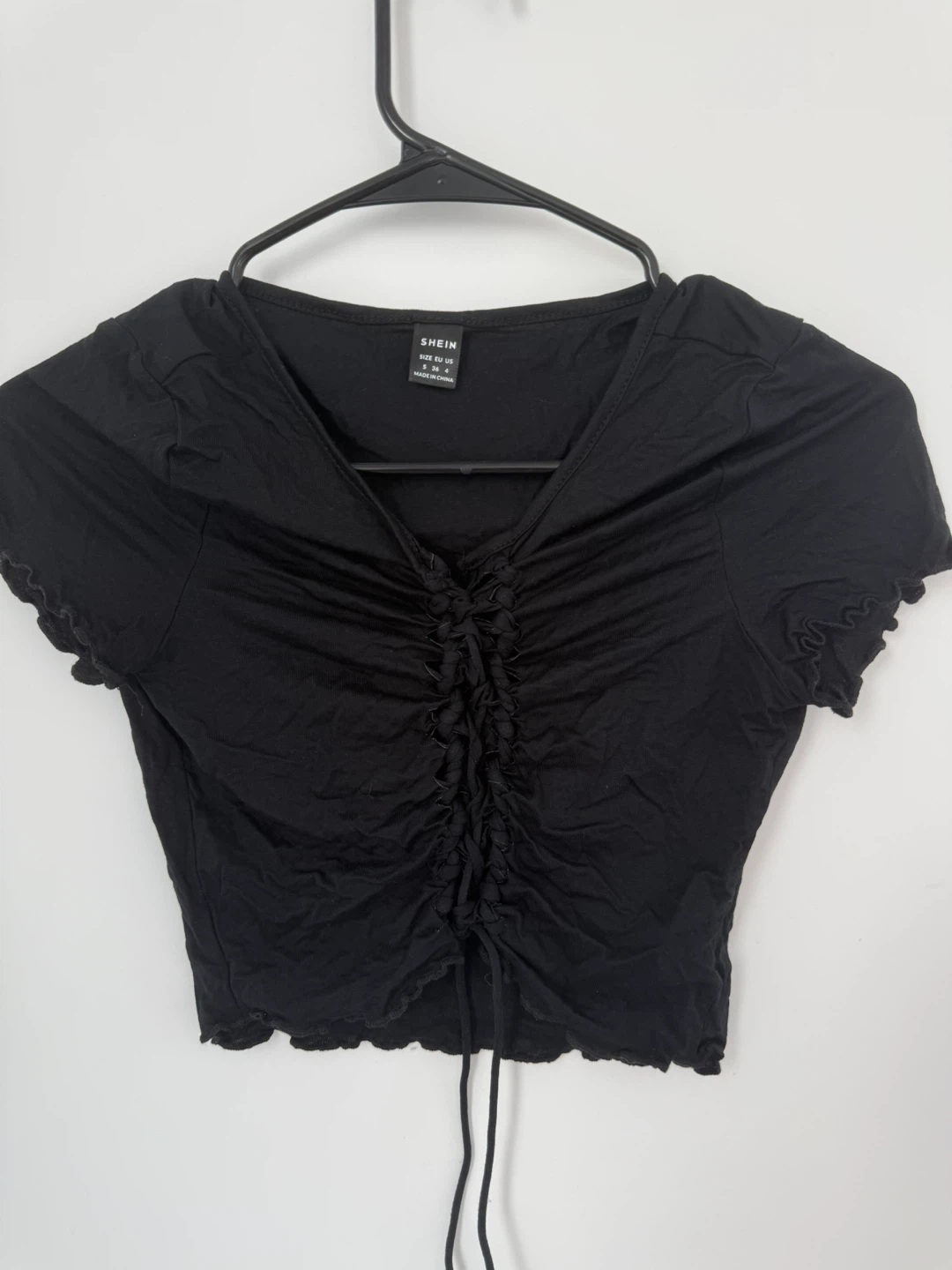SHEIN Black Lettuce Trim Ruched Crop Top