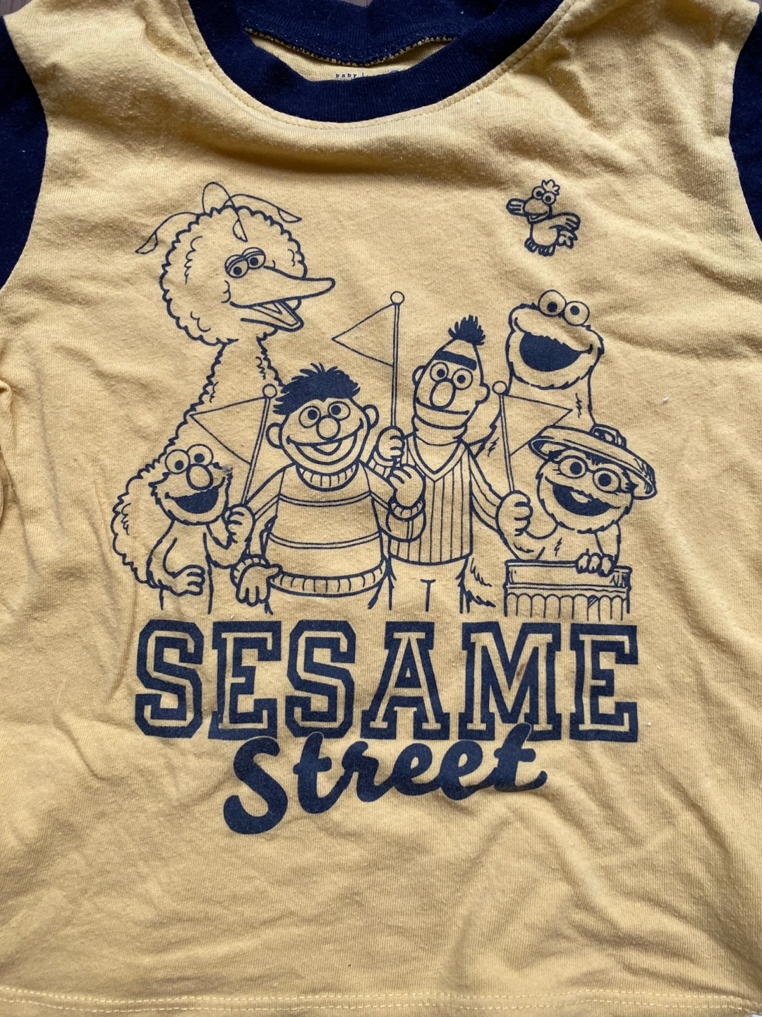 Gap x Sesame Street Long Sleeve T-Shirt - Yellow - Size 3 - photo 4