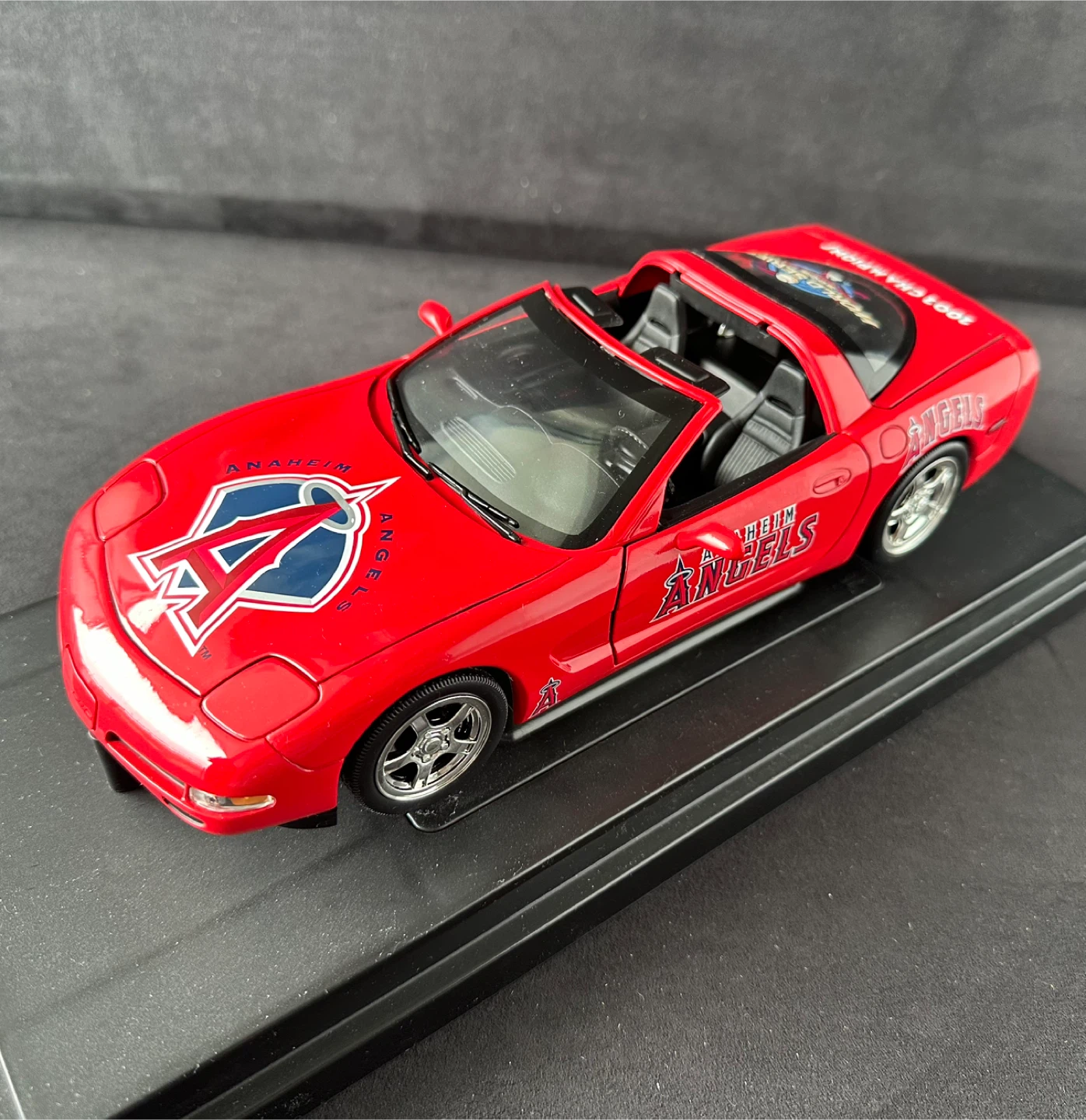 Corvette Diecast 1/18 Anaheim Angels 2002 World Series - photo 3