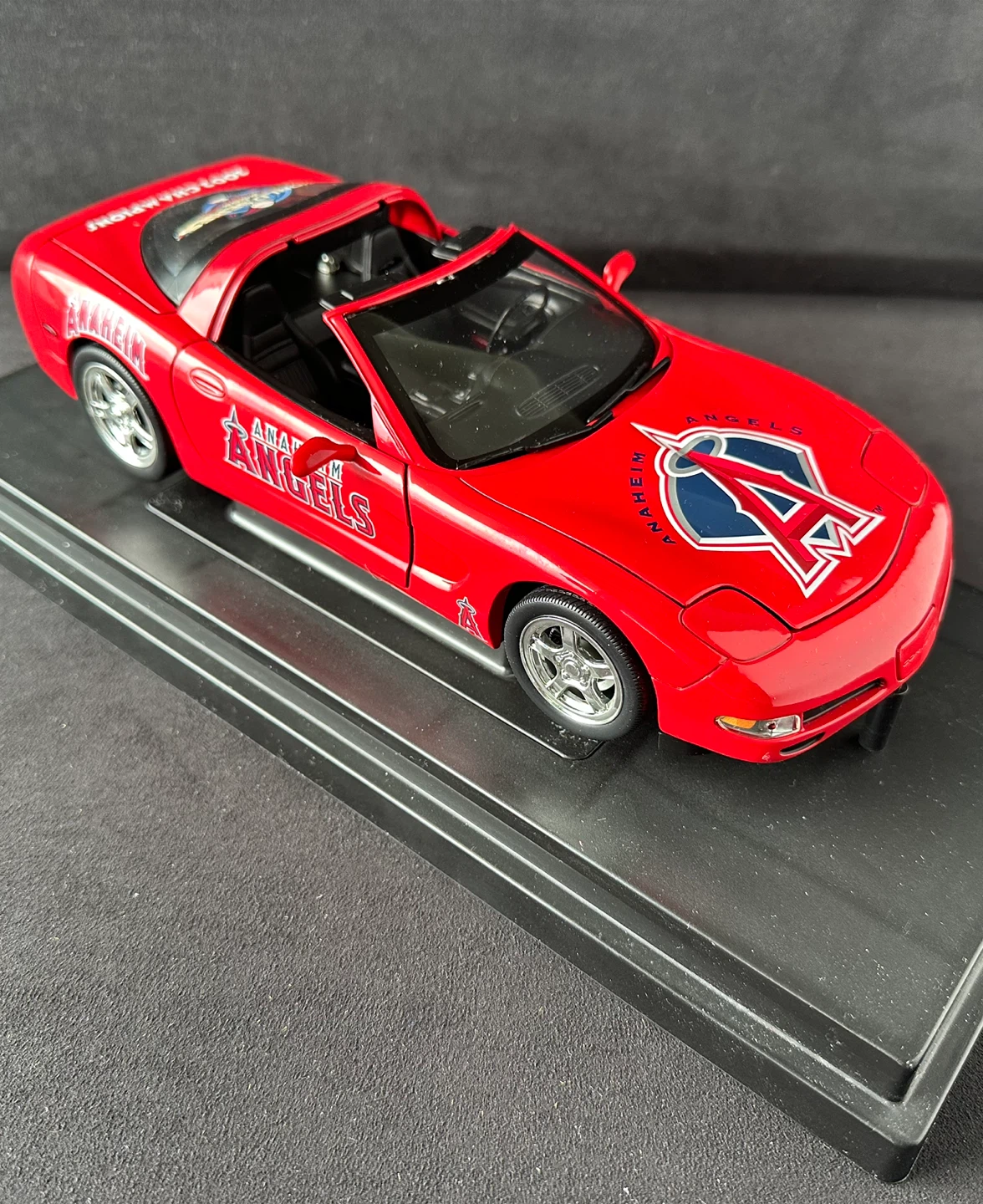 Corvette Diecast 1/18 Anaheim Angels 2002 World Series - photo 2