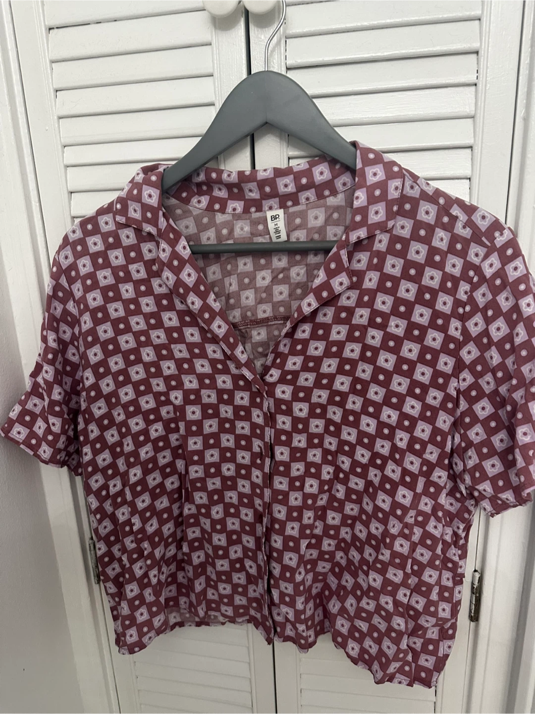 BP. Short Sleeve Button-Up Shirt - Size Medium - photo 2