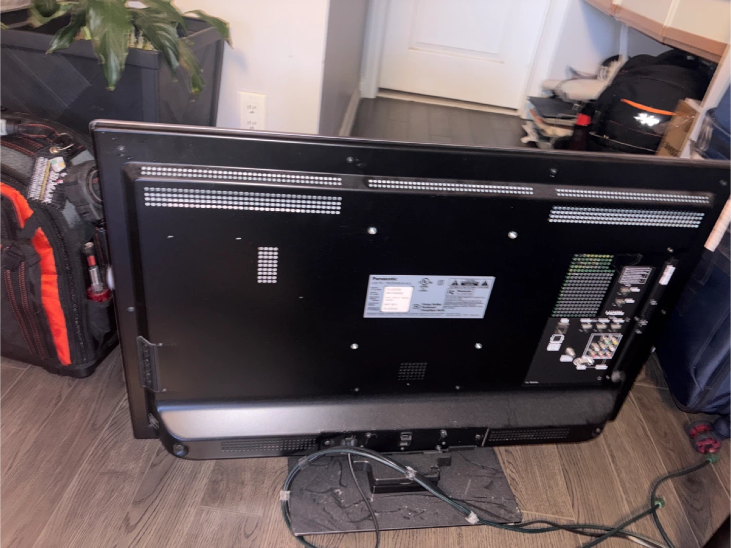 Panasonic 37" LCD TV TC-L37DT30 - photo 3