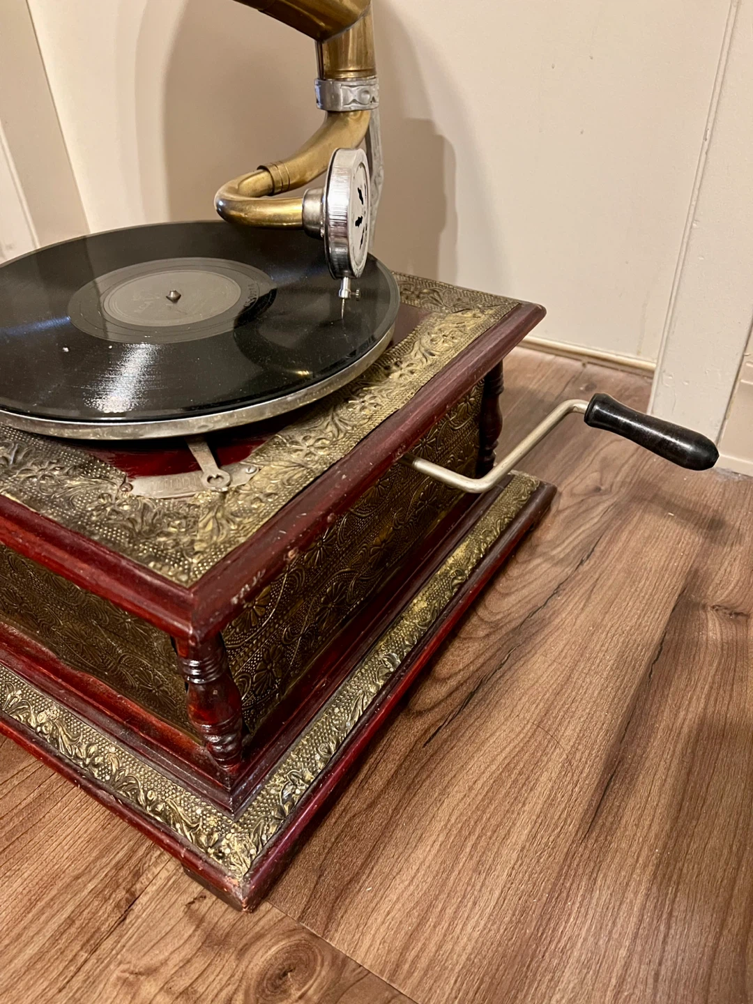 Vintage Gramophone Record Player - photo 3