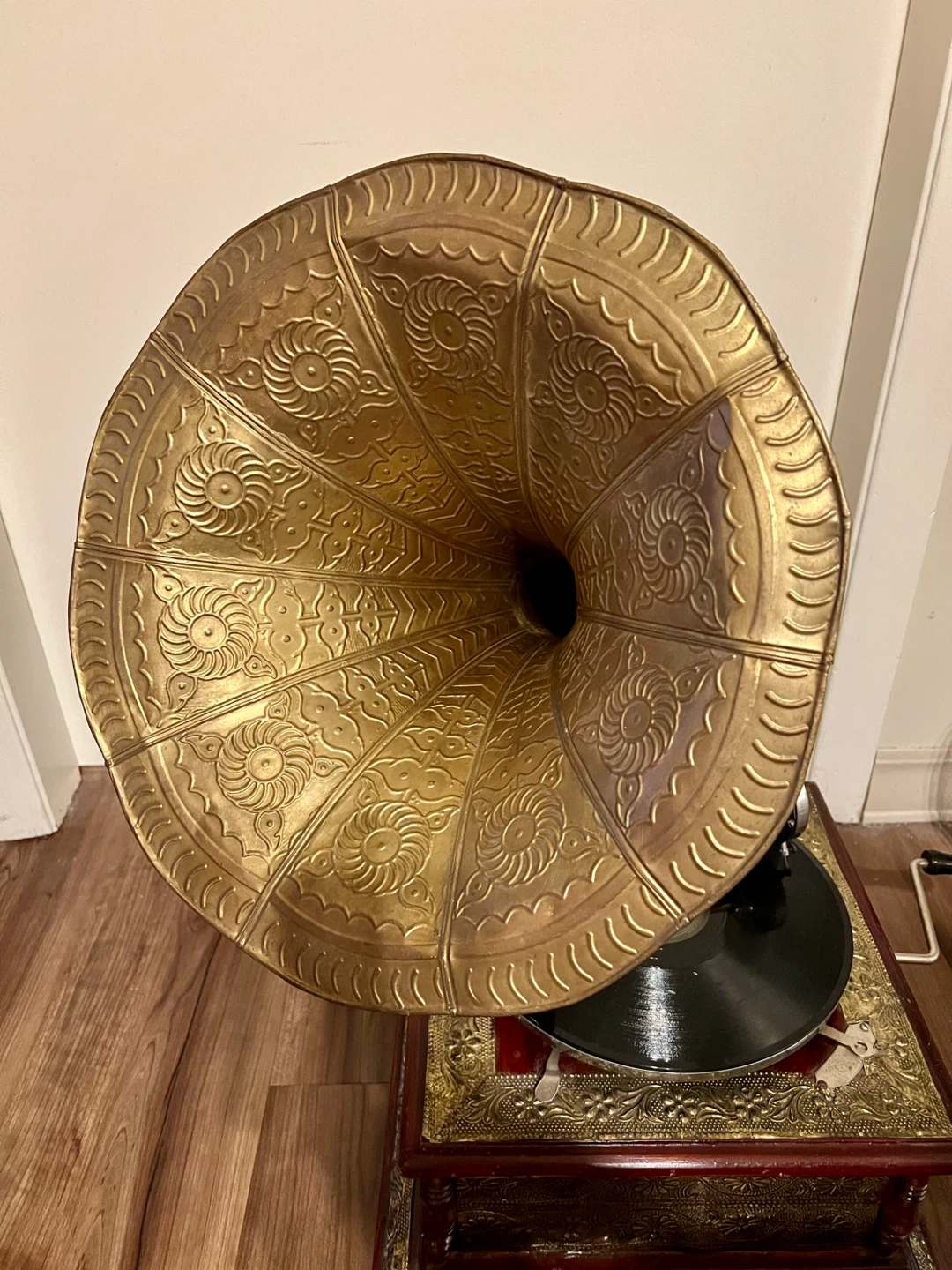 Vintage Gramophone Record Player - photo 5
