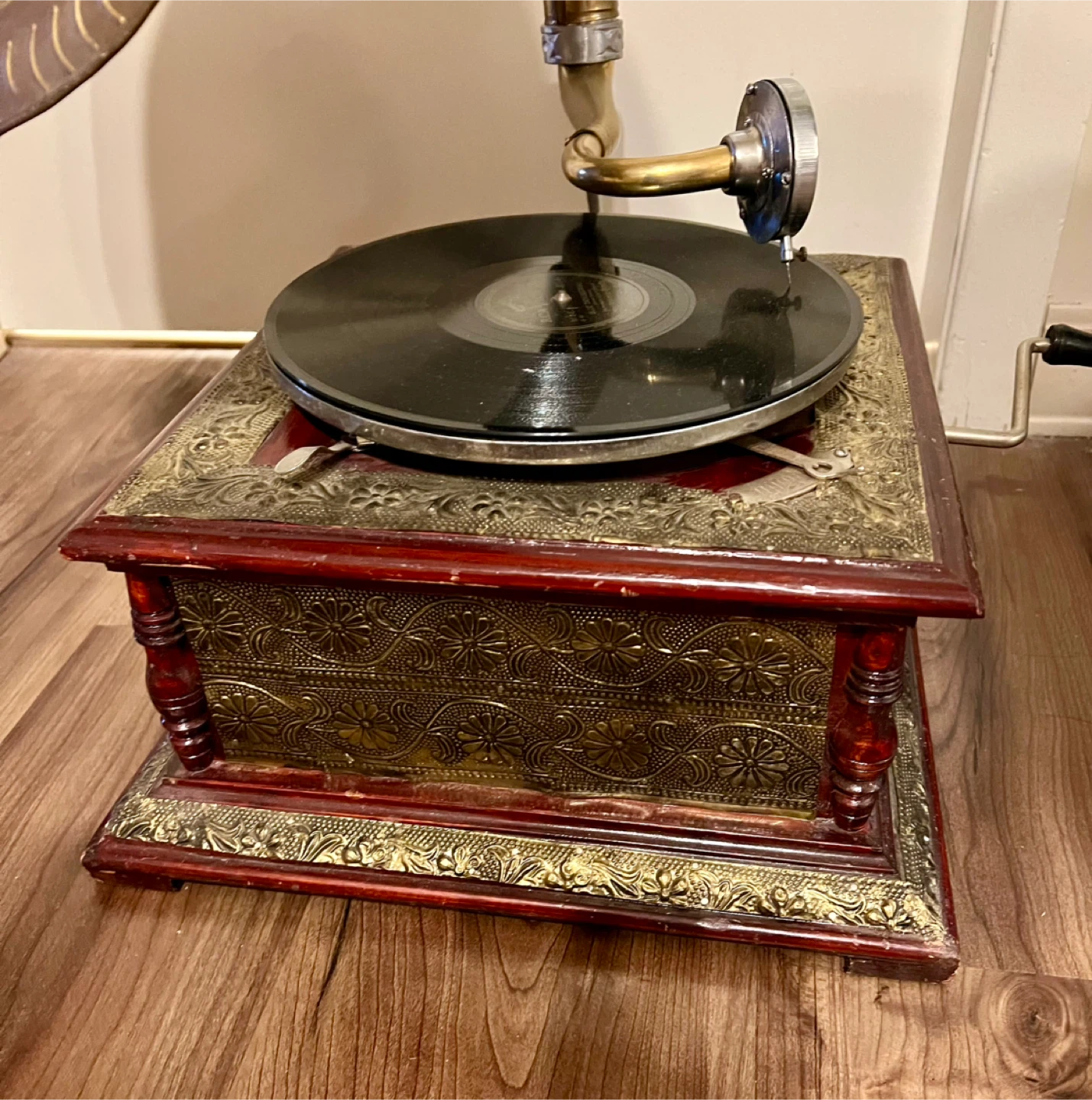 Vintage Gramophone Record Player - photo 4