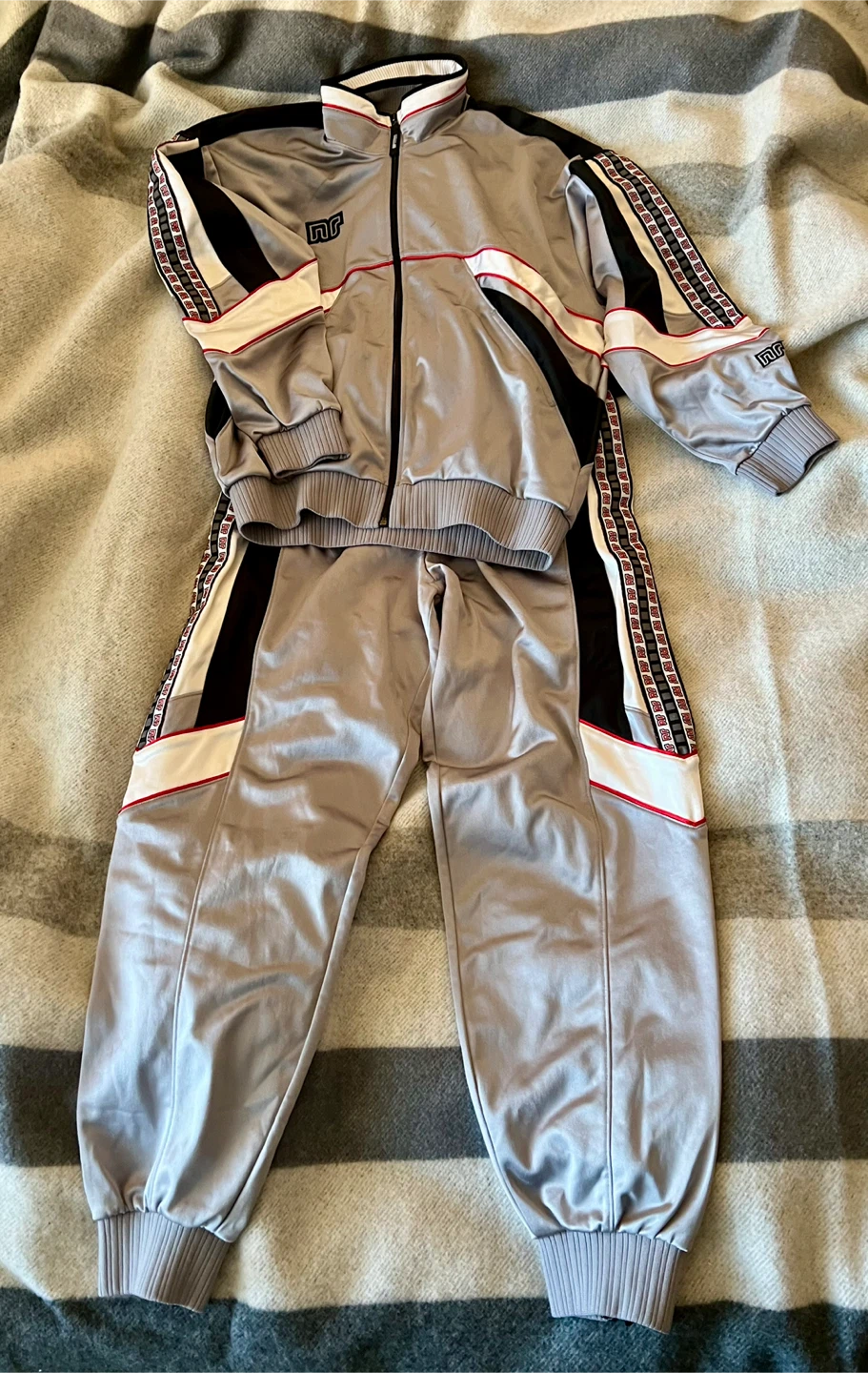 Ennerre "Veste il Calcio" Tracksuit Set - Silver