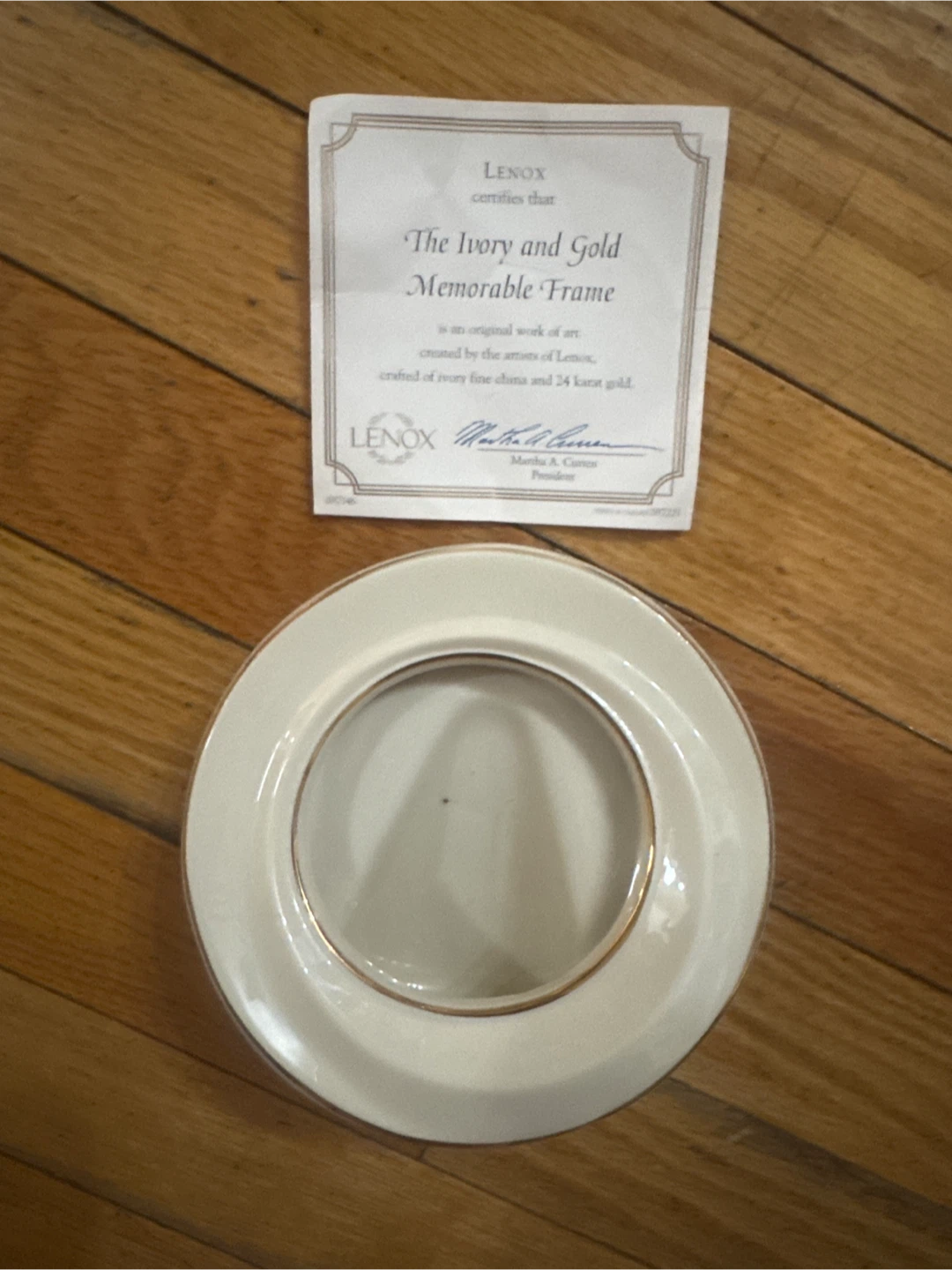 Lenox Ivory and Gold Memorable Frame