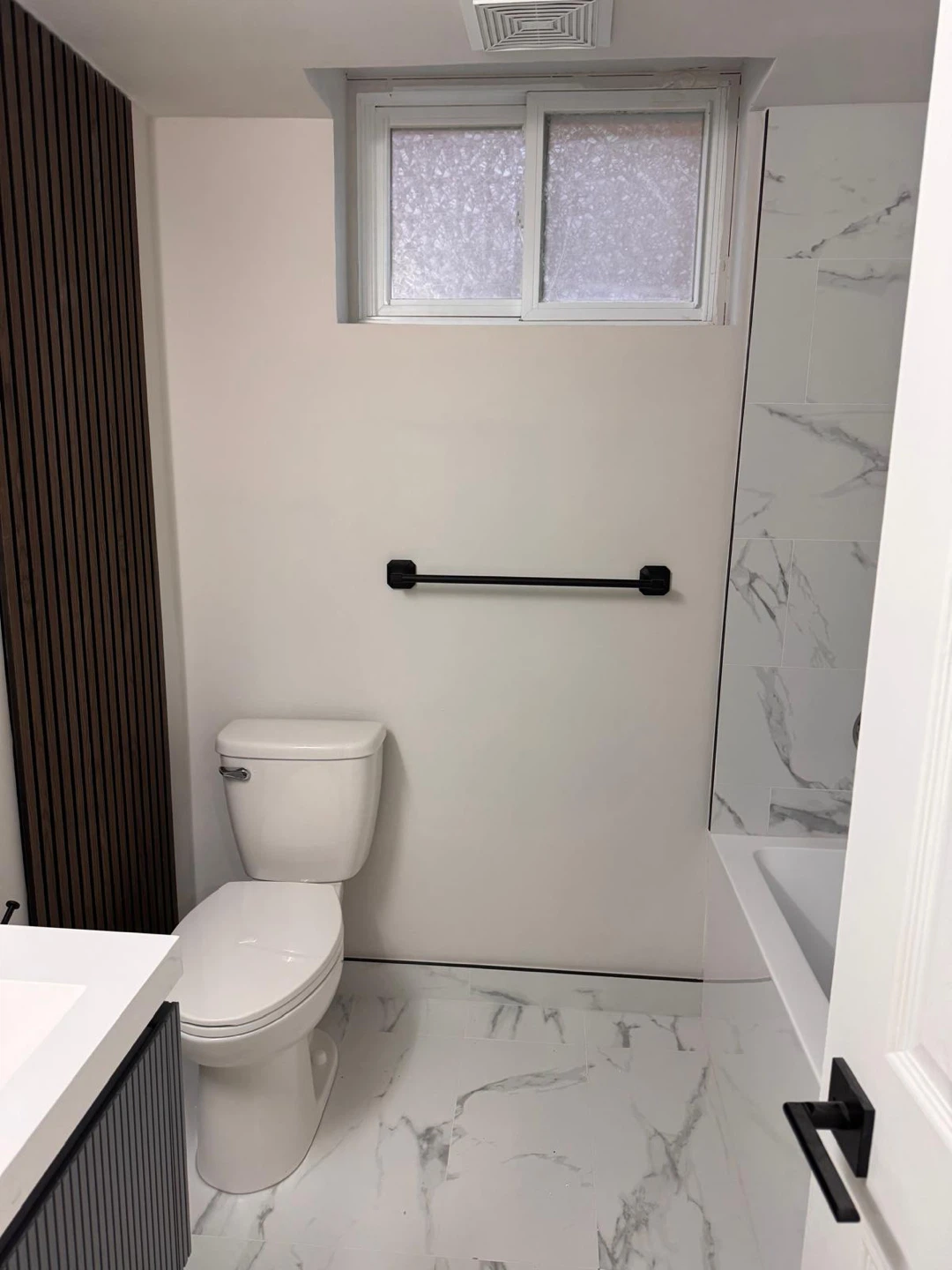 Newly renovated 2 bed and 1 bath basement for rent - photo 4