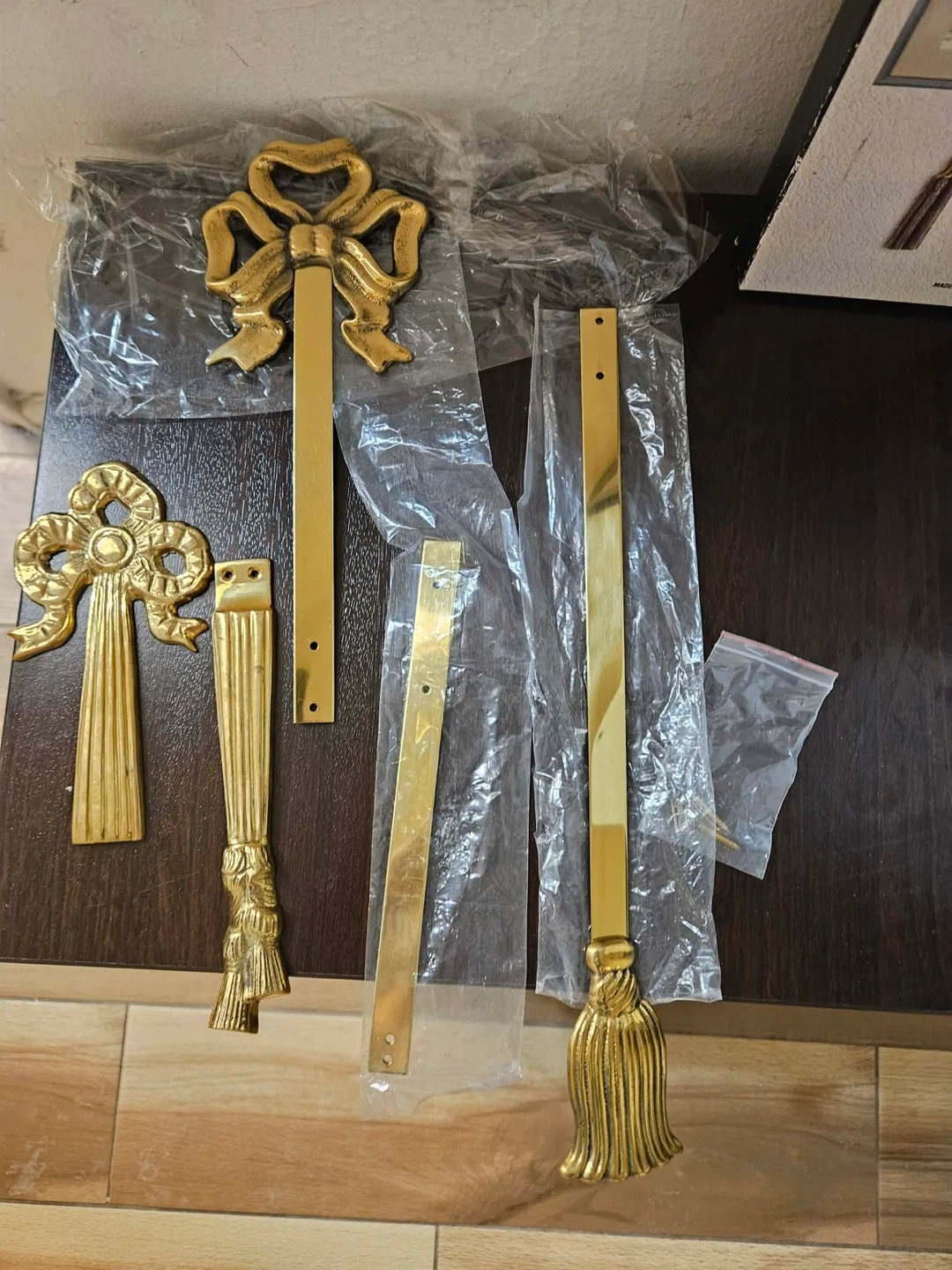 Solid Brass Bow and Tassel Picture Decoration Set - photo 2