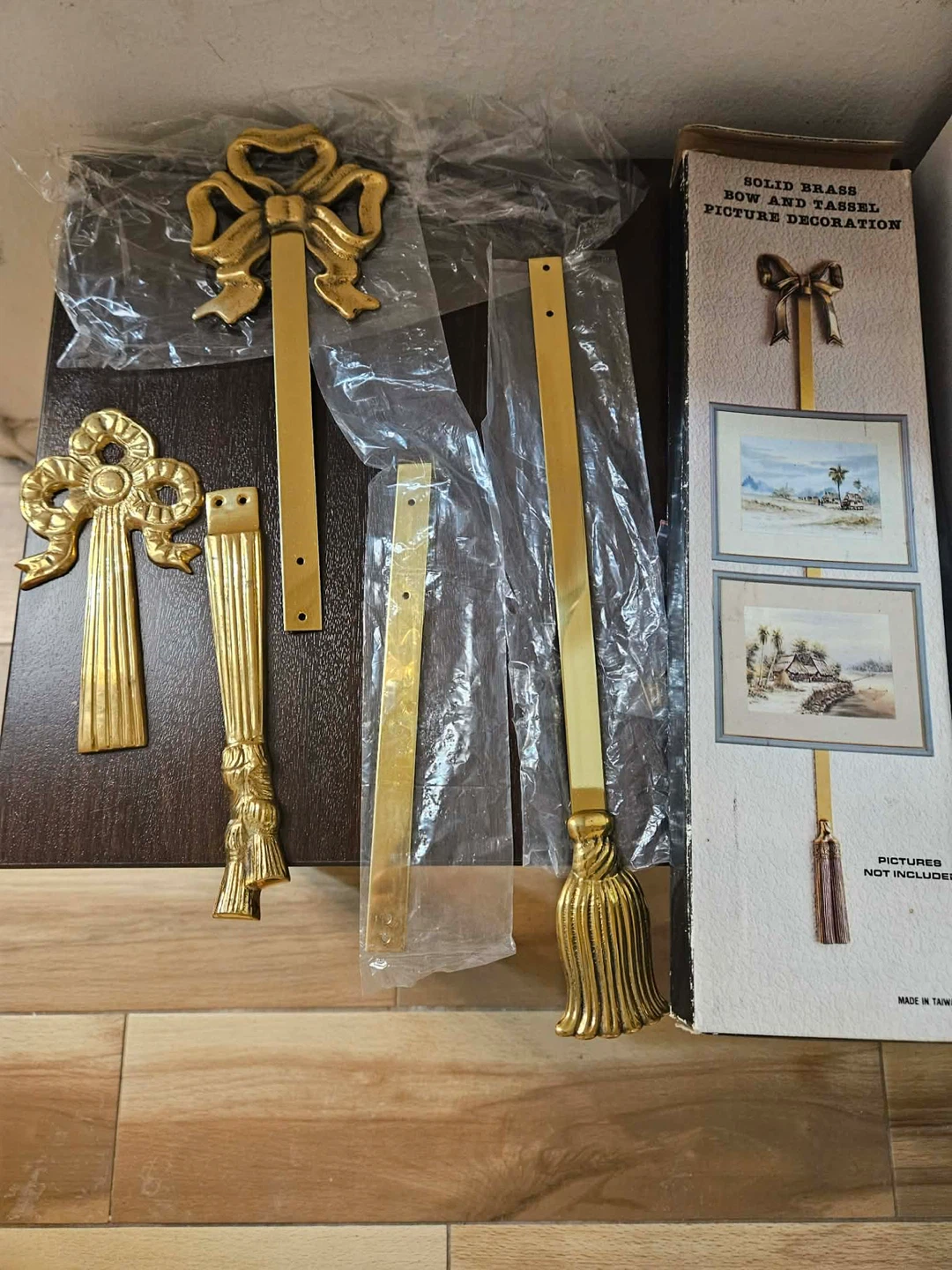 Solid Brass Bow and Tassel Picture Decoration Set