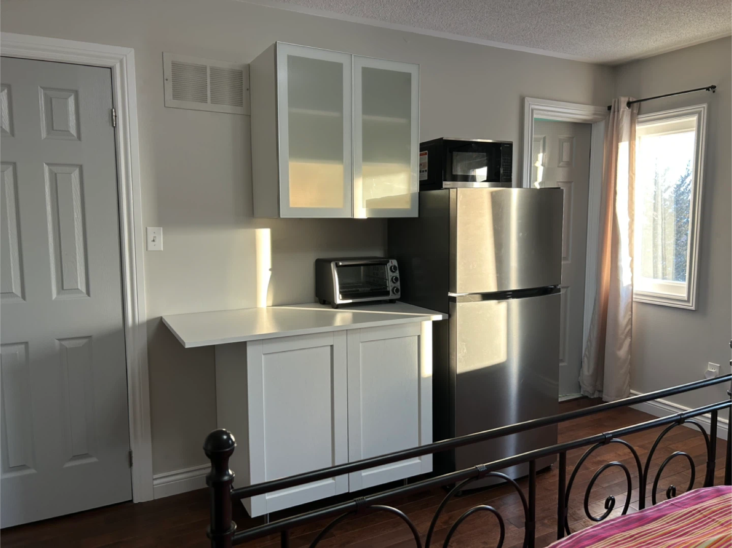 Fully Furnished Bedroom with Private Bathroom for Rent - photo 4