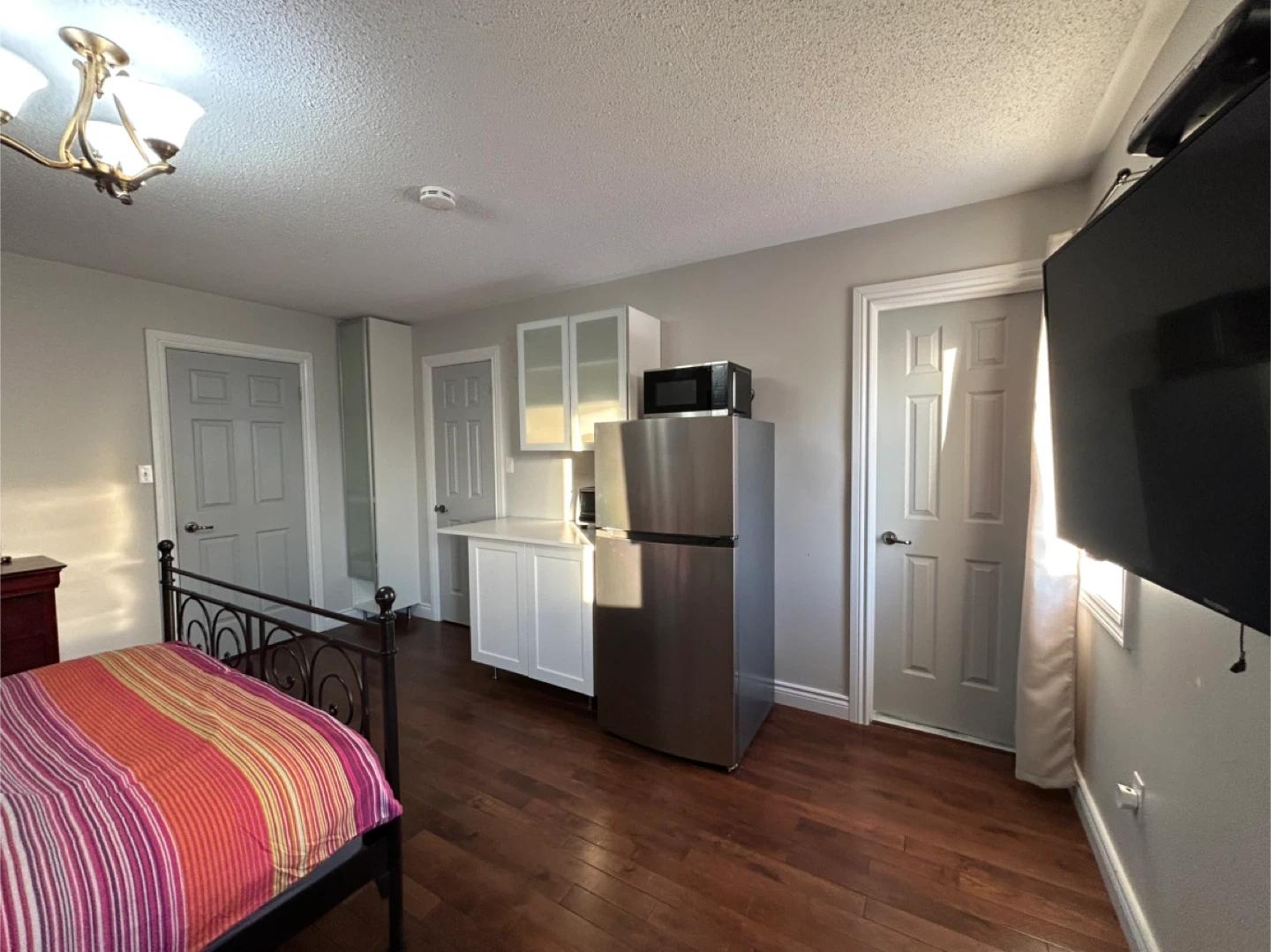 Fully Furnished Bedroom with Private Bathroom for Rent - photo 3