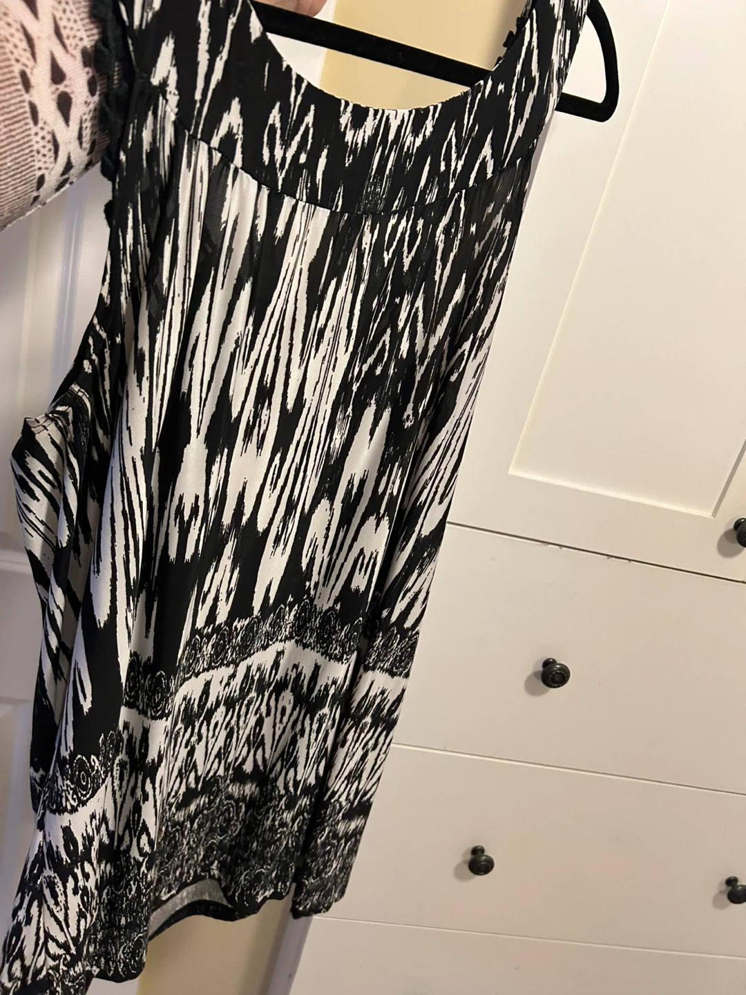 Black and White Sleeveless Top - photo 3