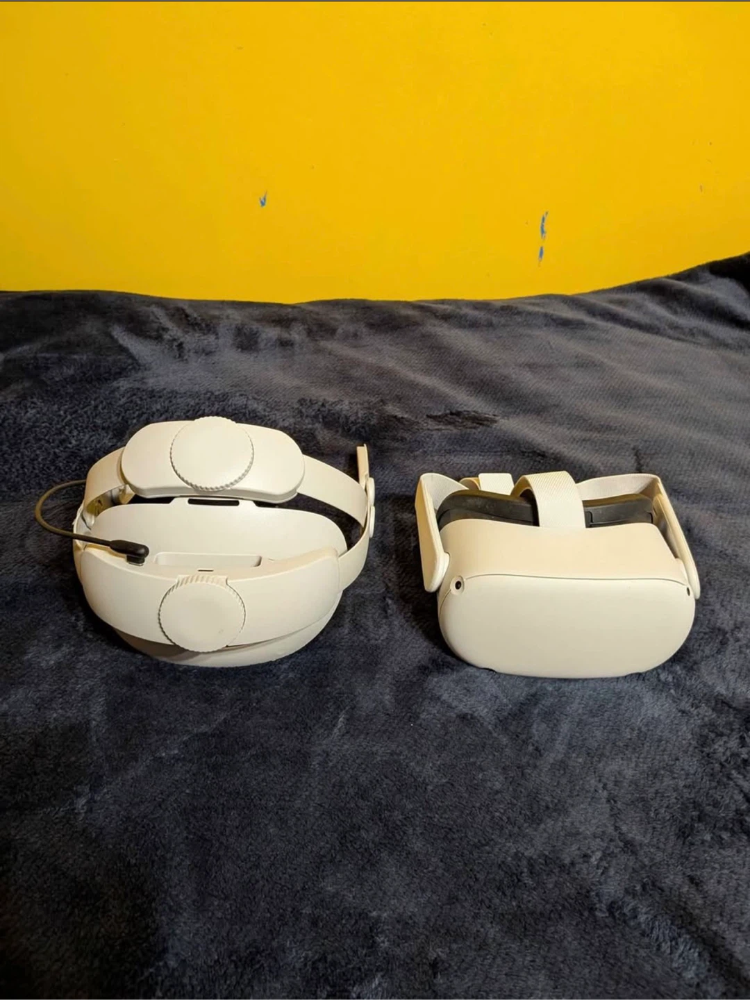 Meta Quest 2 VR Headset with Accessories - photo 3
