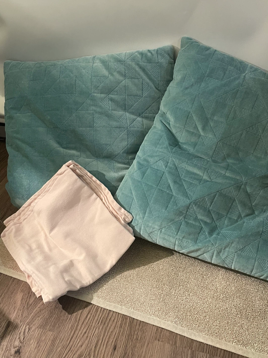 3 Cushion and 2 Additional Covers - photo 2