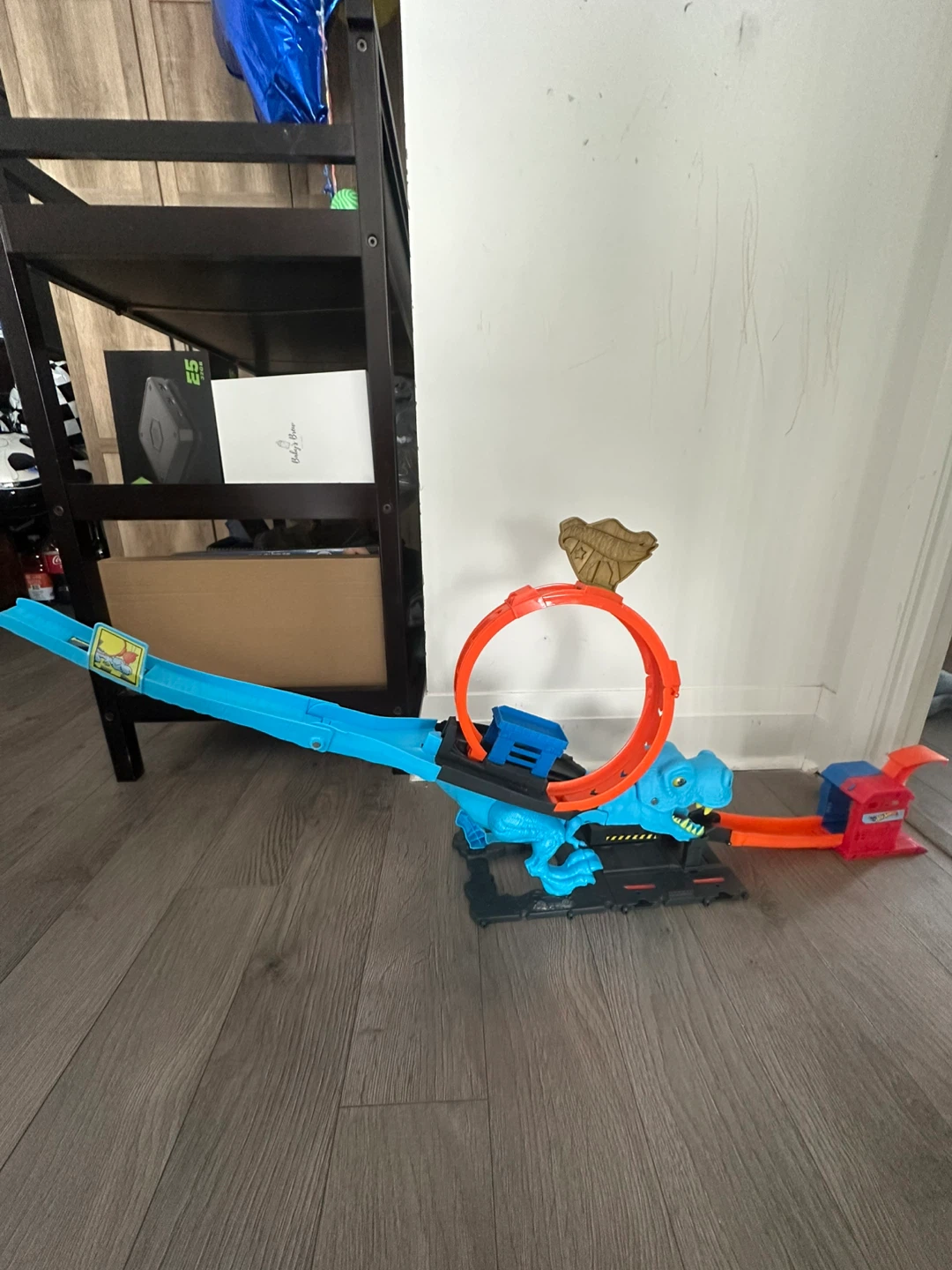 Hot Wheels T-Rex Loop Stunt and Race Playset - photo 3