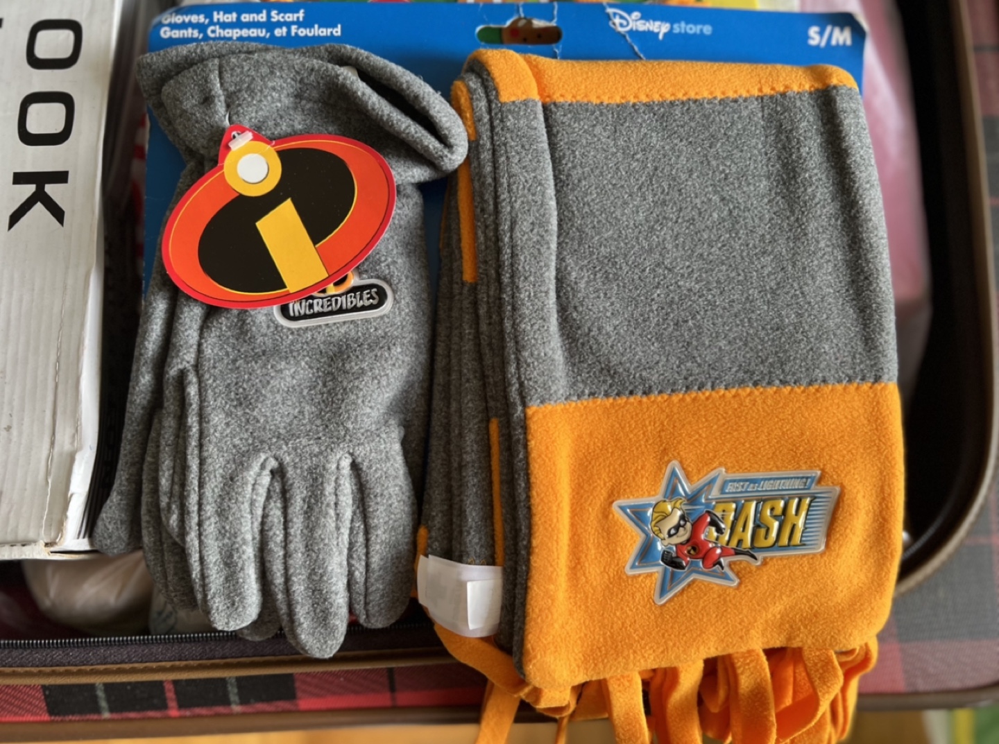 New-The Incredibles Hat, Gloves, and Scarf Set - S/M