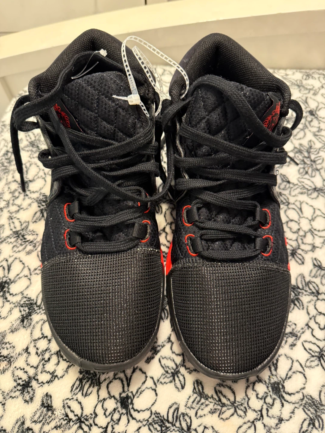 MEN'S NIKE LEBRON WITNESS VIII BASKETBALL SHOES