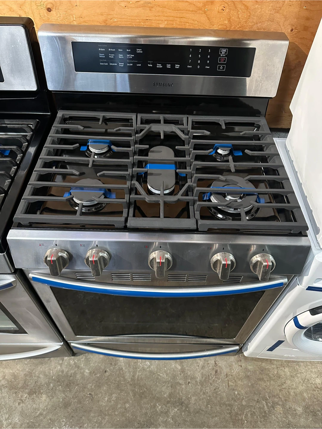 30” SAMSUNG PROPANE GAS STOVE STAINLESS STEEL CONVECTION OVEN - photo 3