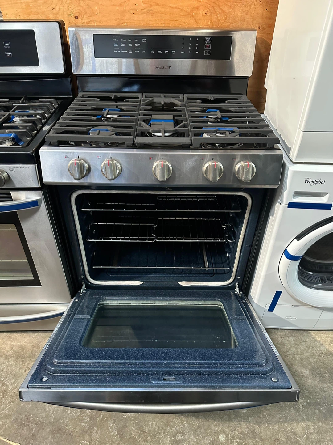 30” SAMSUNG PROPANE GAS STOVE STAINLESS STEEL CONVECTION OVEN - photo 2