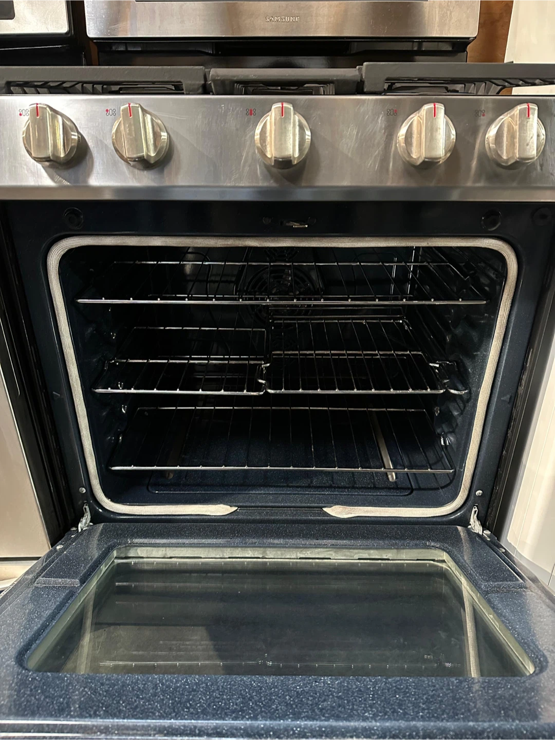 30” SAMSUNG PROPANE GAS STOVE STAINLESS STEEL CONVECTION OVEN - photo 4