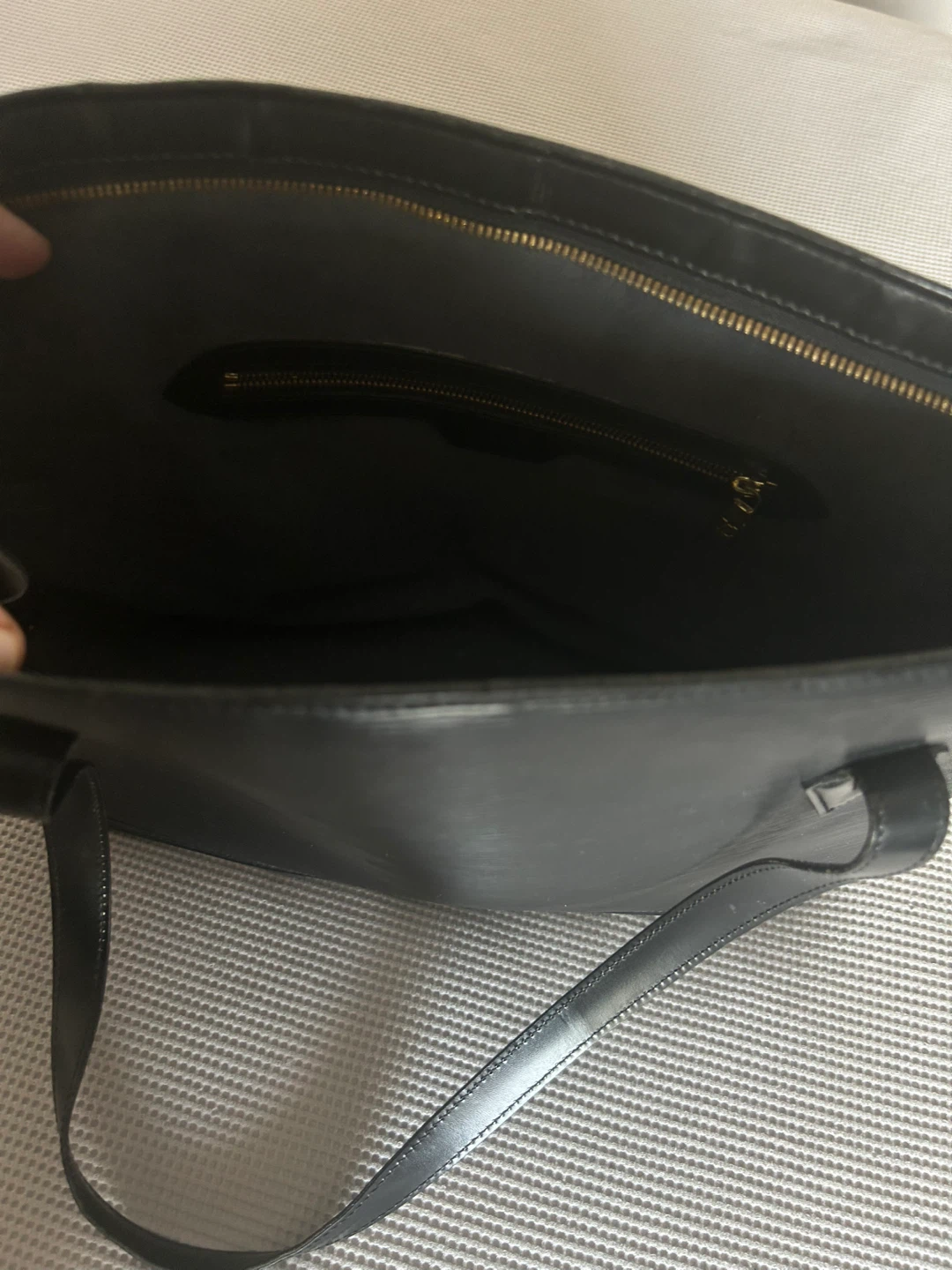 Louis Vuitton Epi Leather Bag - photo 5