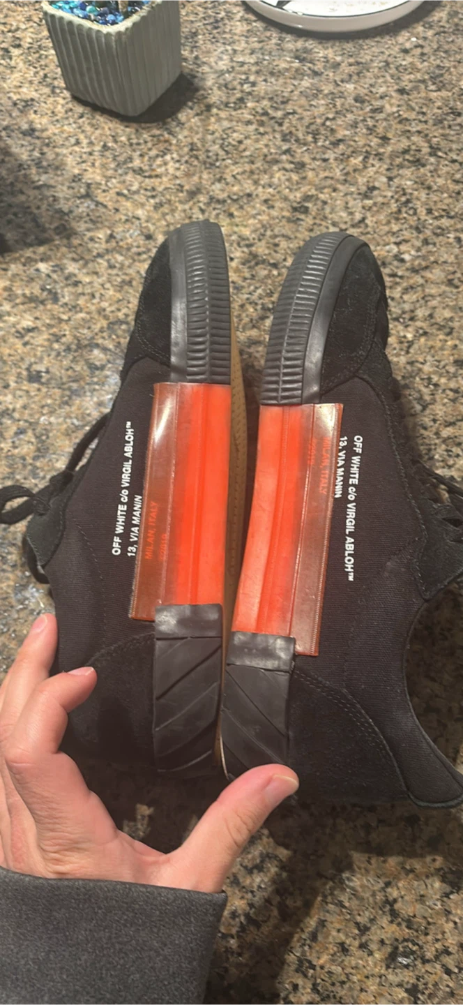 Off-White Black Low Top Sneakers