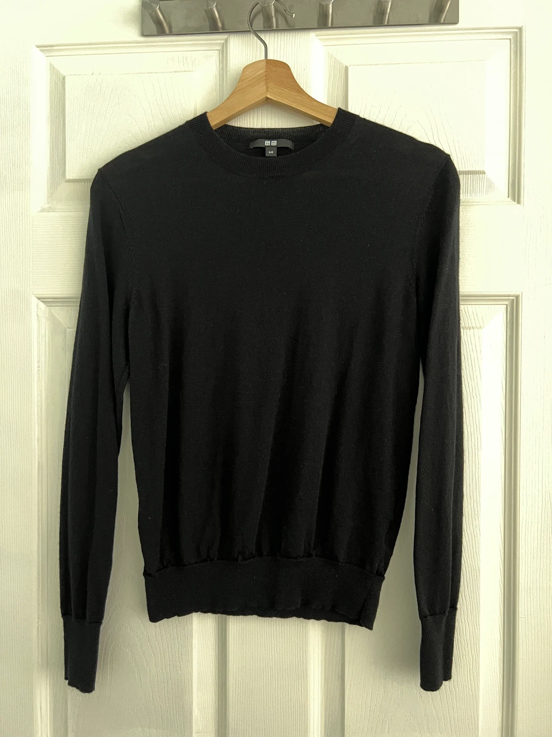 Uniqlo Black Crew Neck Sweater Small