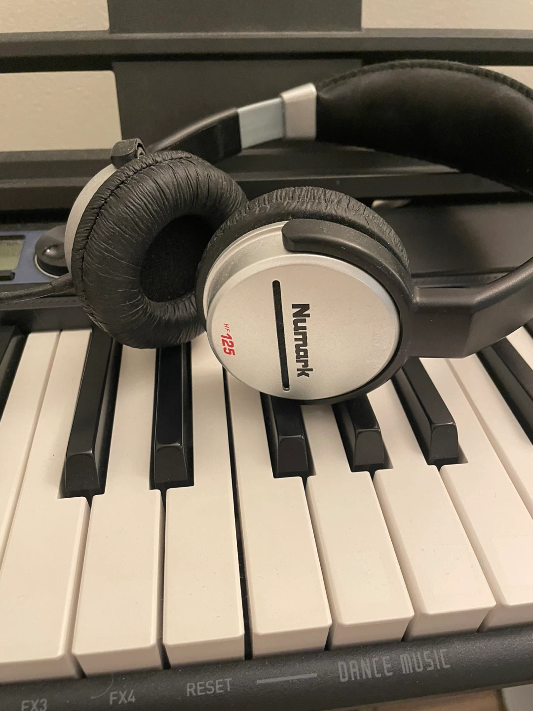 Casiotone CT-S300 Keyboard Bundle – Like New - photo 3