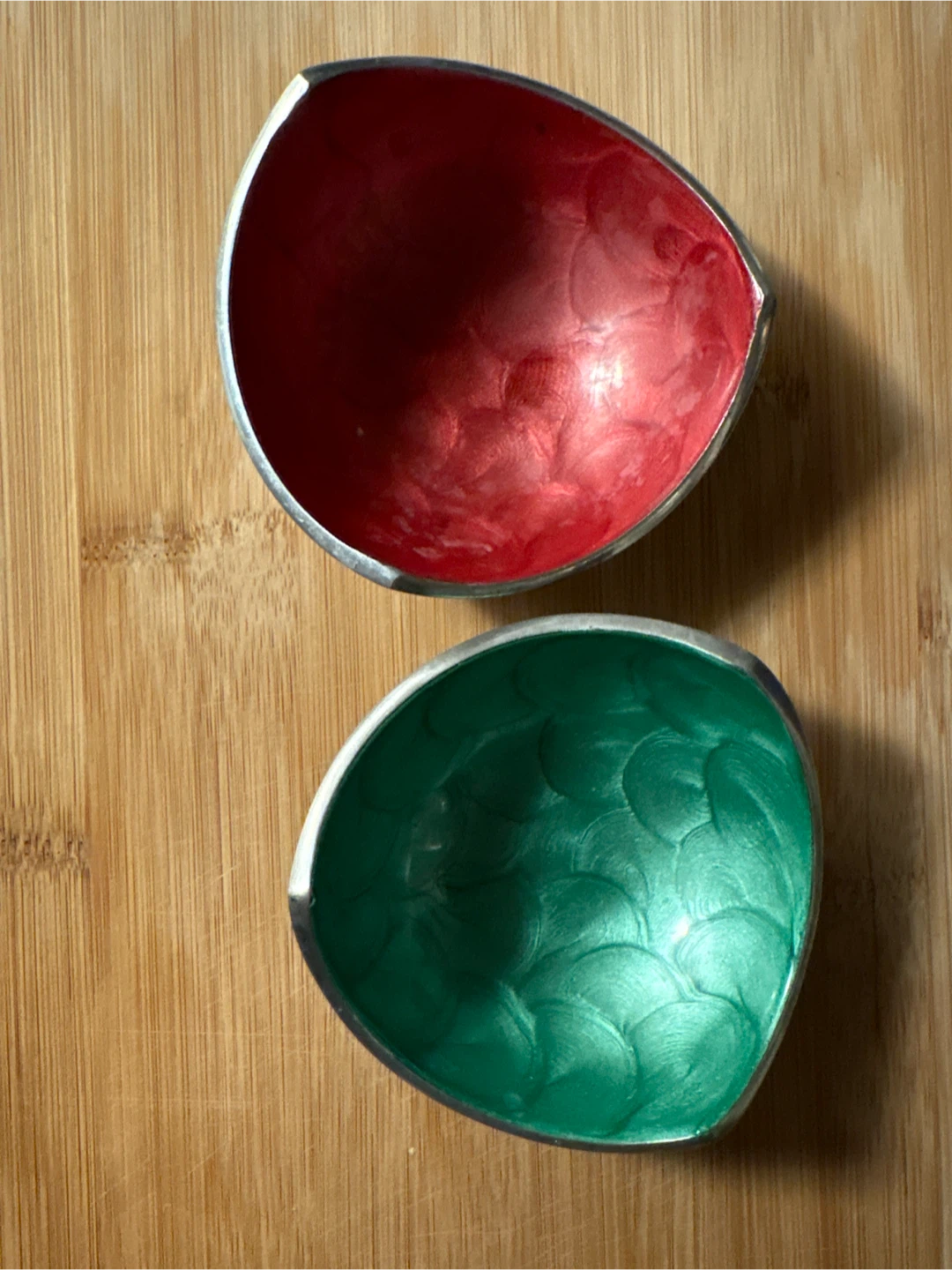 Set of 2 Decorative Metal Bowls - Red and Green