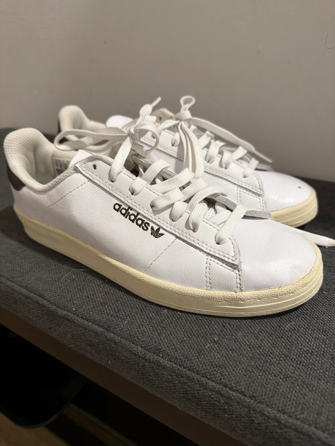 Mens Adidas White Leather Campus Sneakers size 7