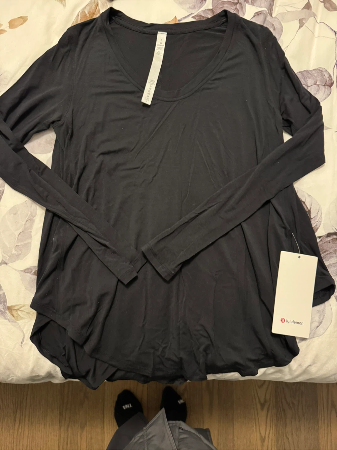 Lululemon BRAND NEW Long Sleeve Top size 2 - photo 2