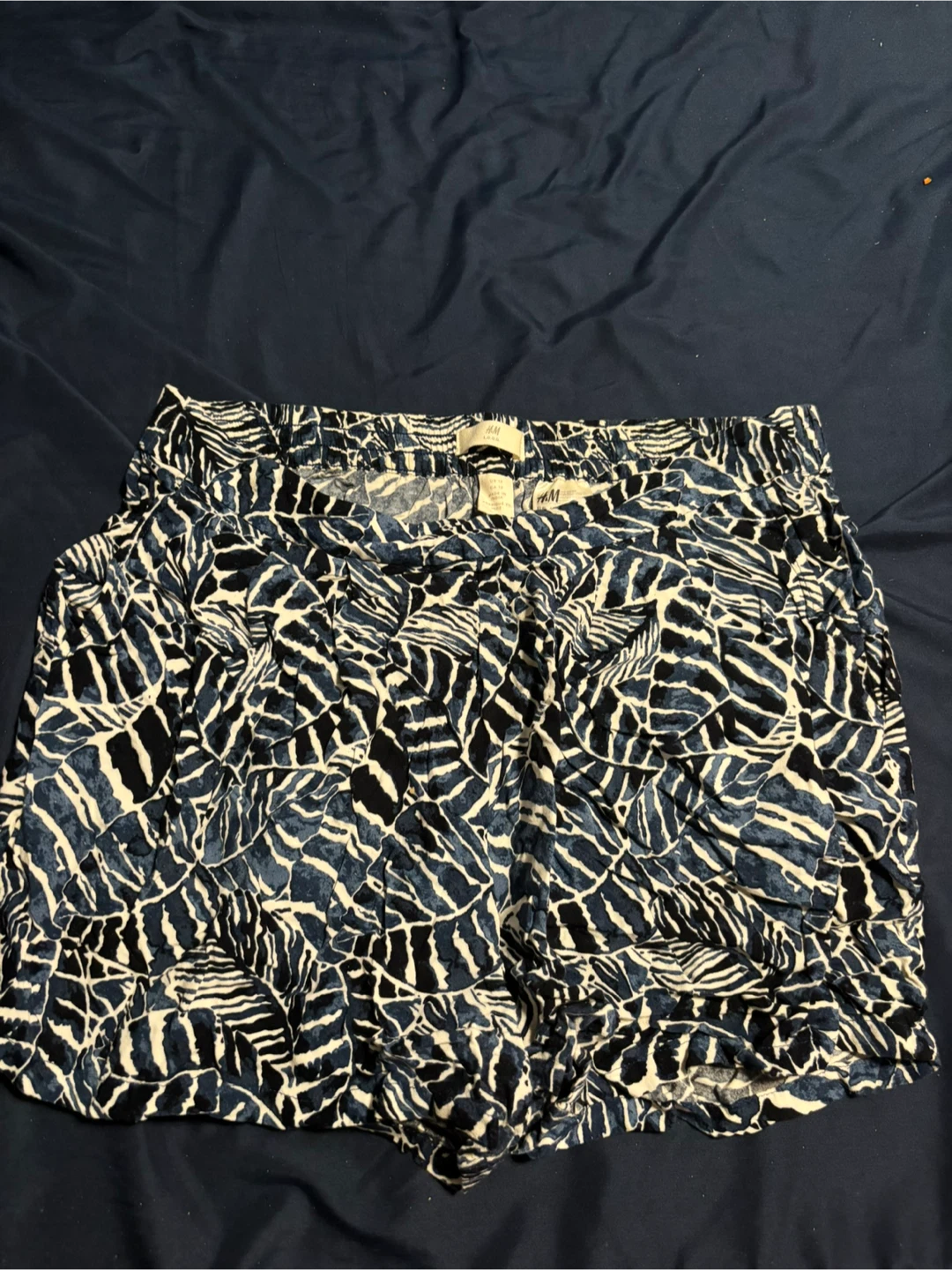 H&M Women's Blue Leaf Print Shorts Size 12 10