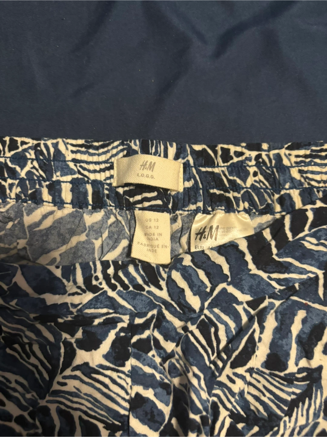 H&M Women's Blue Leaf Print Shorts Size 12 10 - photo 2