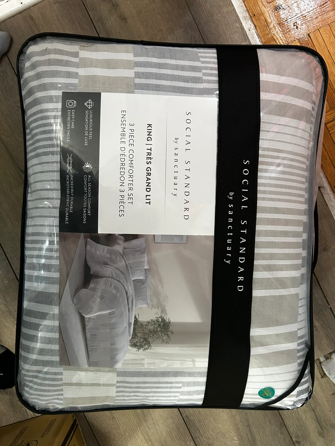 Social Standard by Sanctuary King 3-Piece Comforter Set