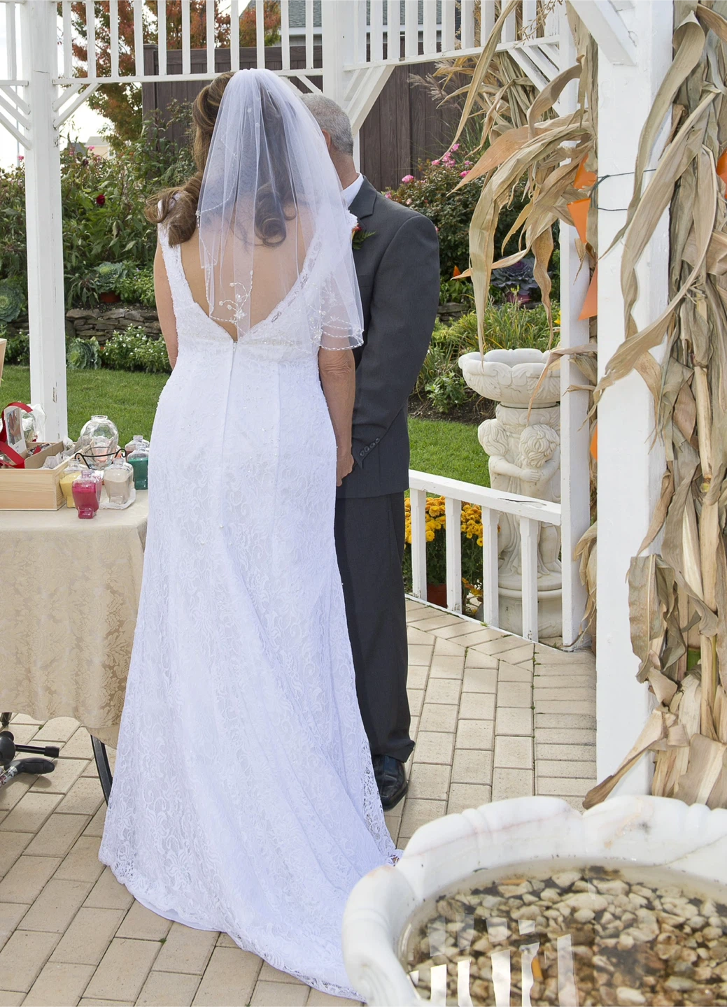 White lace & pearl wedding gown - photo 3