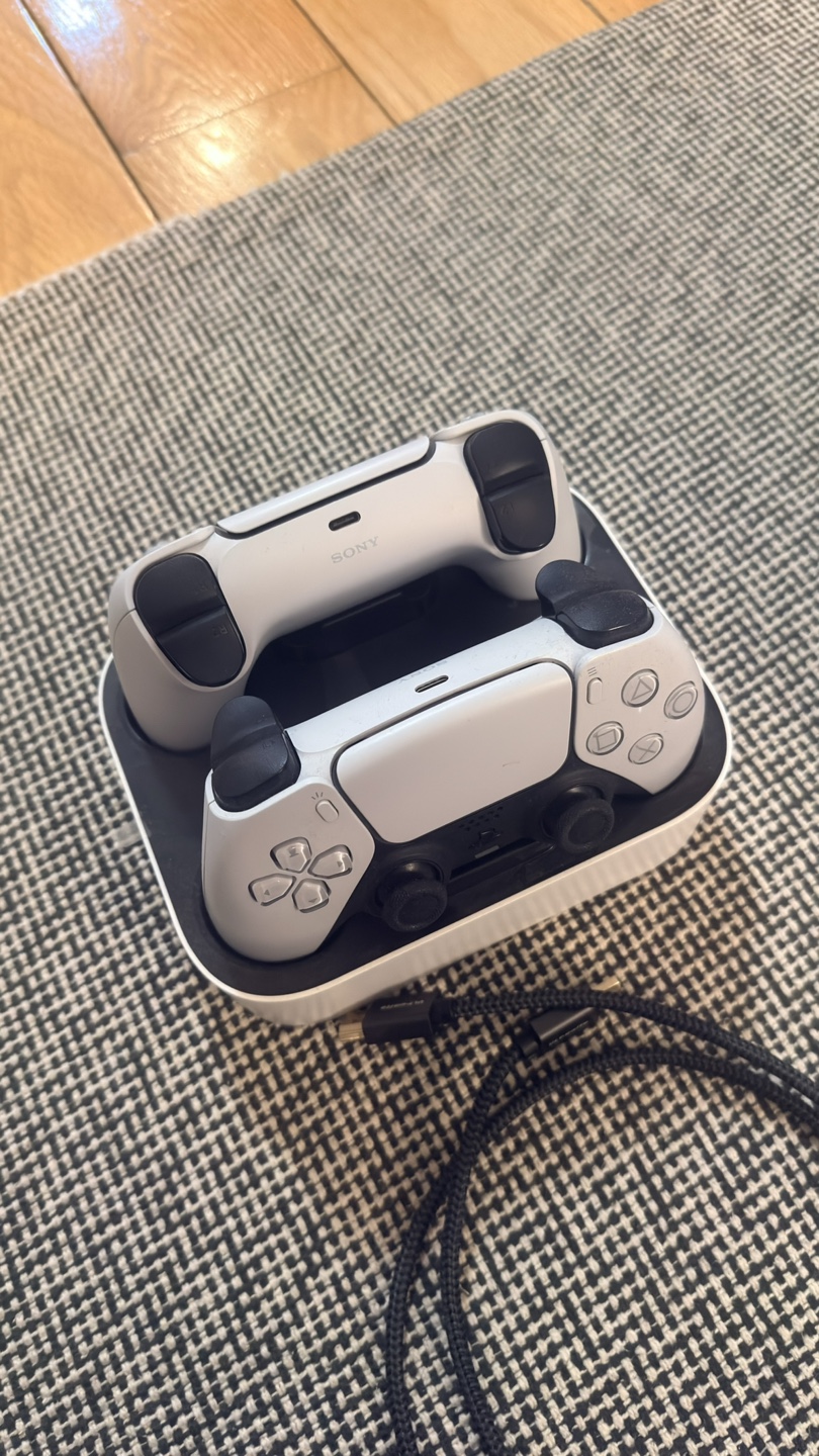 PlayStation 5 Disc edition with 2 controllers, charging dock - photo 3